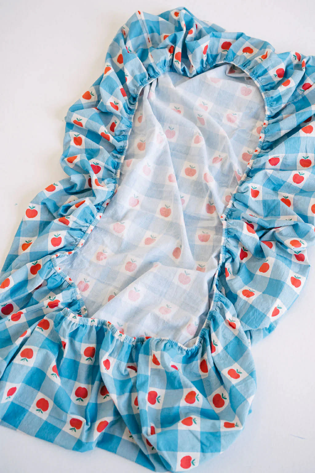 play linen strawberry apple patch frill sheet set