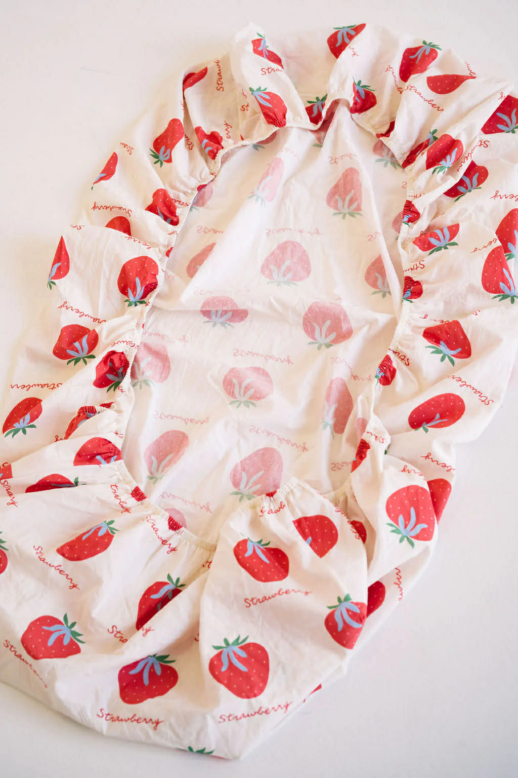 play linen strawberry shortcake frill sheet set
