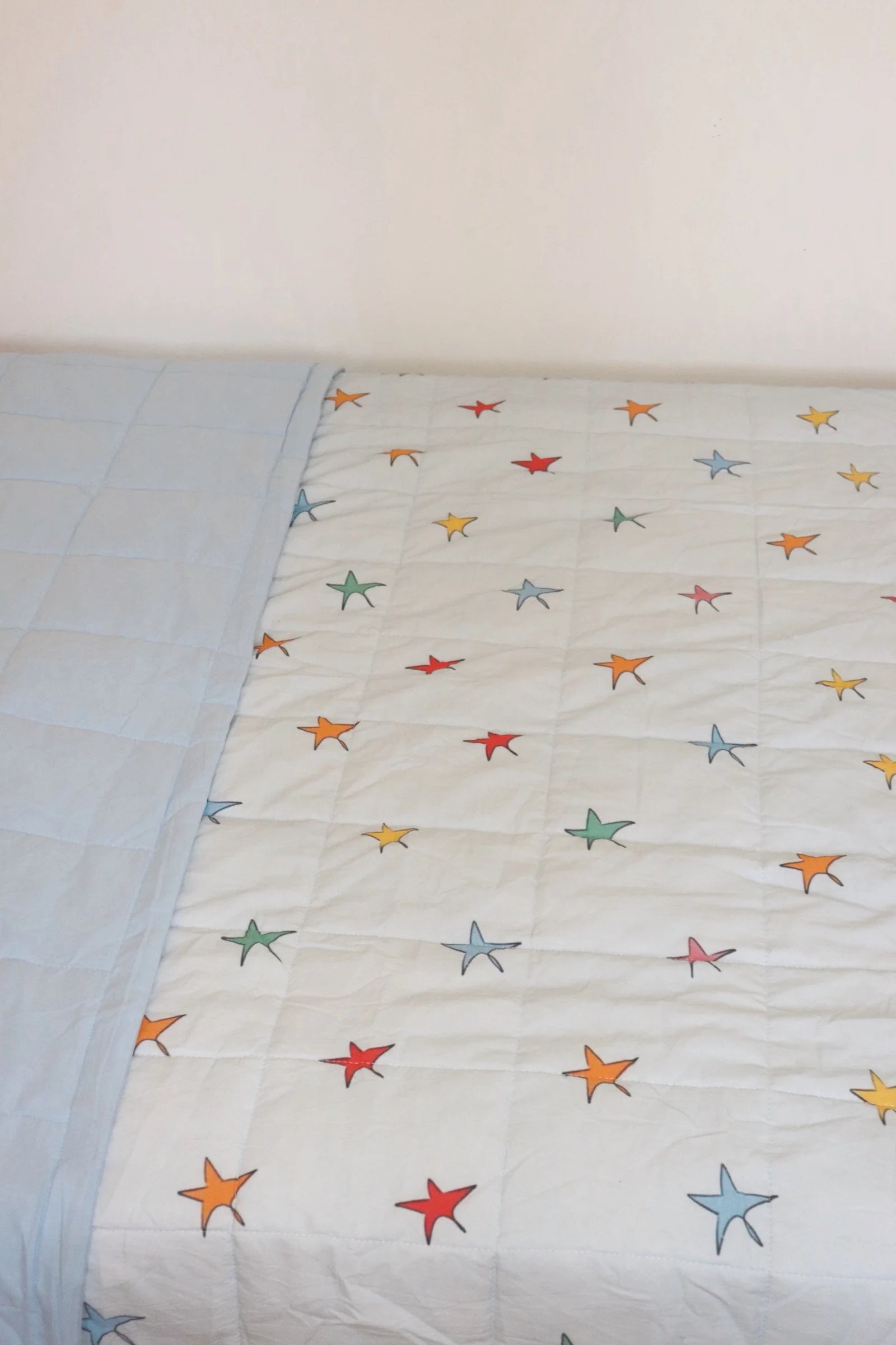 play linen retro star reversible quilt