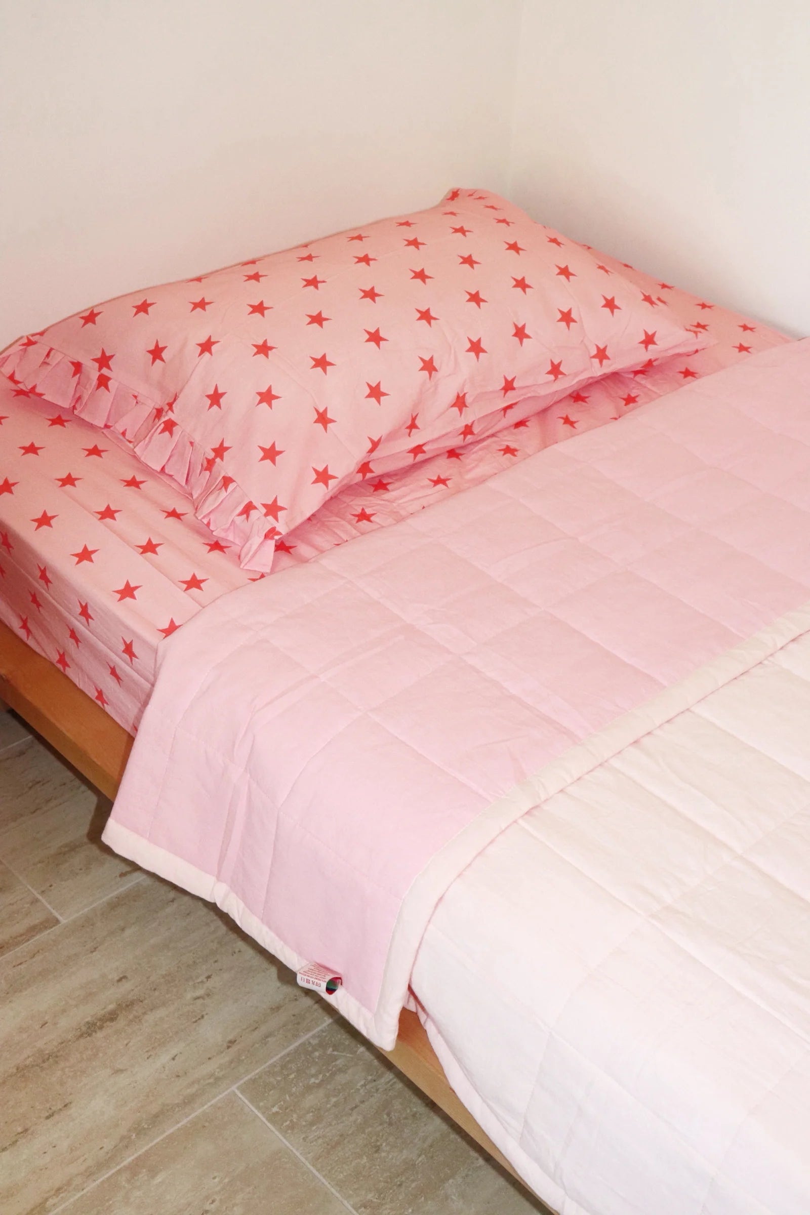 play linen fairy floss reversible quilt