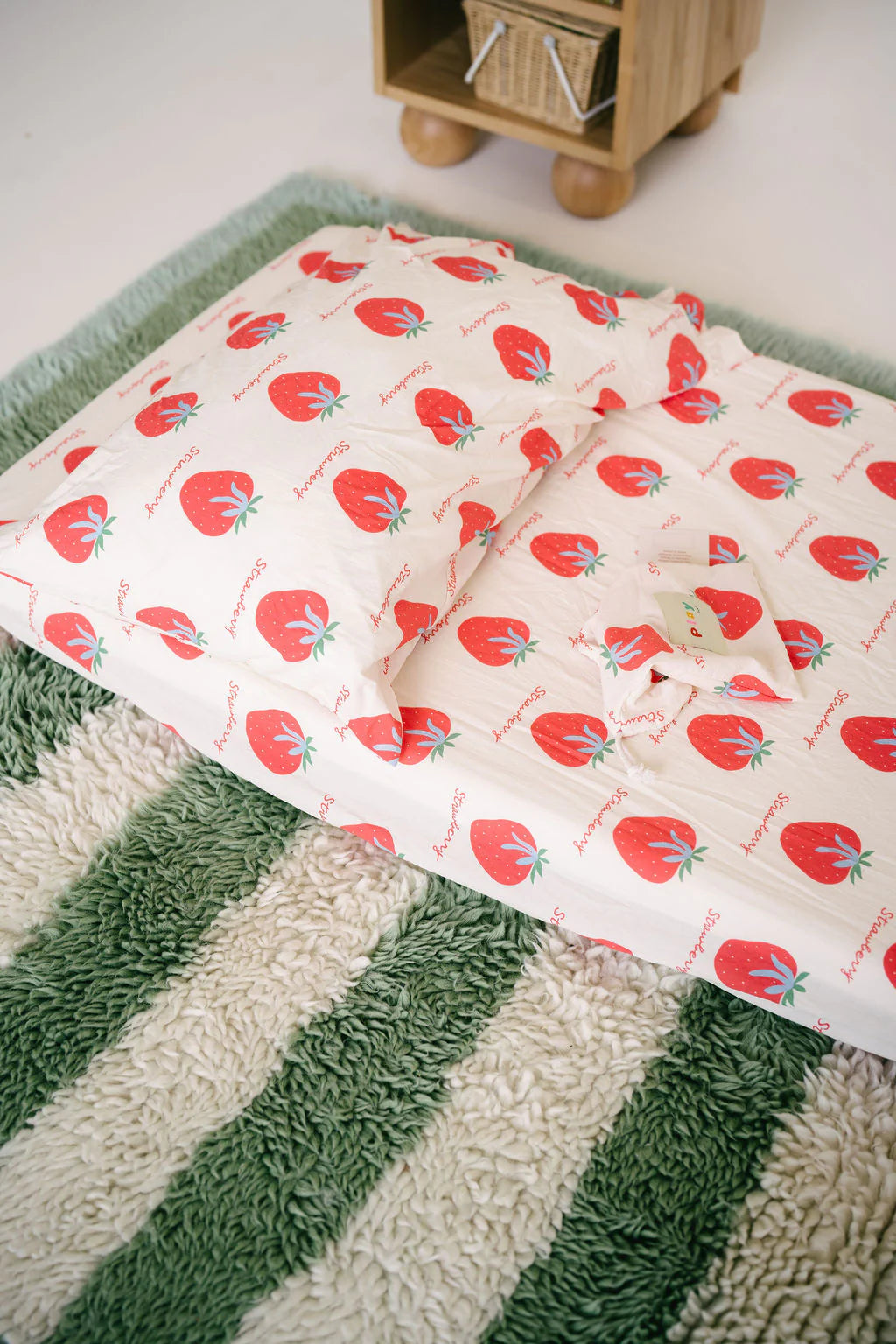 play linen strawberry shortcake fitted sheet set