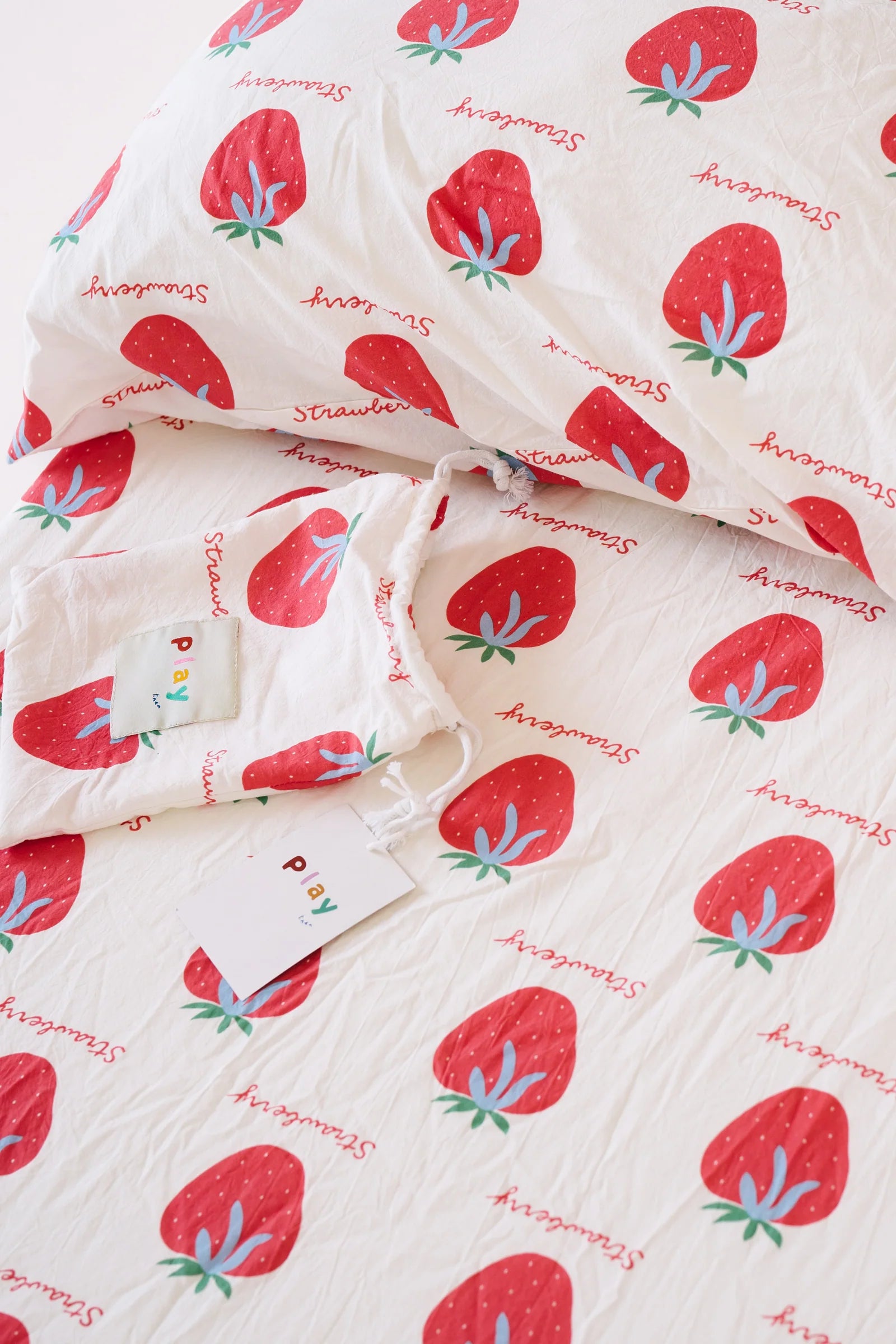 play linen strawberry shortcake flat sheet separates