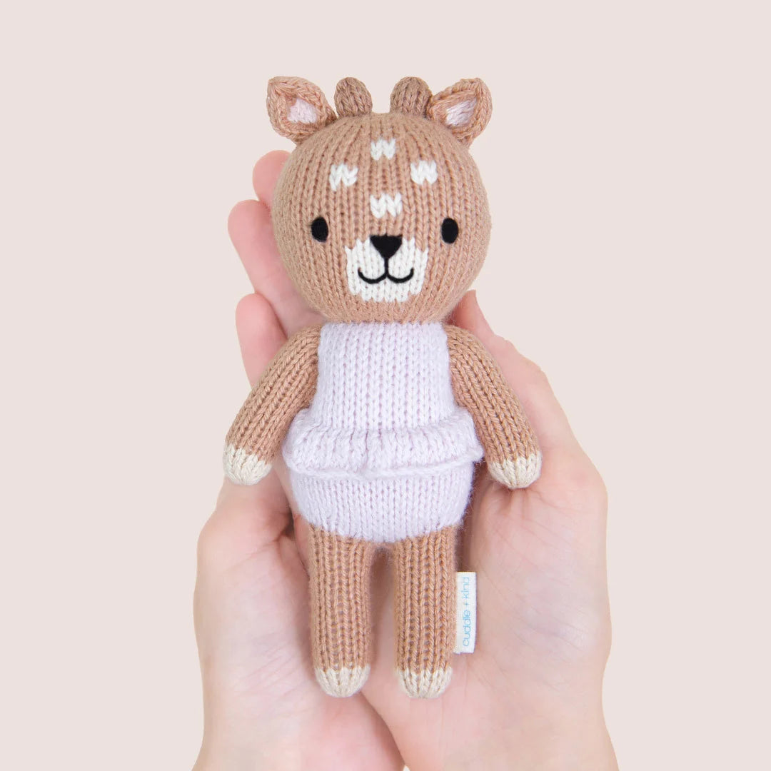 cuddle + kind tiny violet the fawn