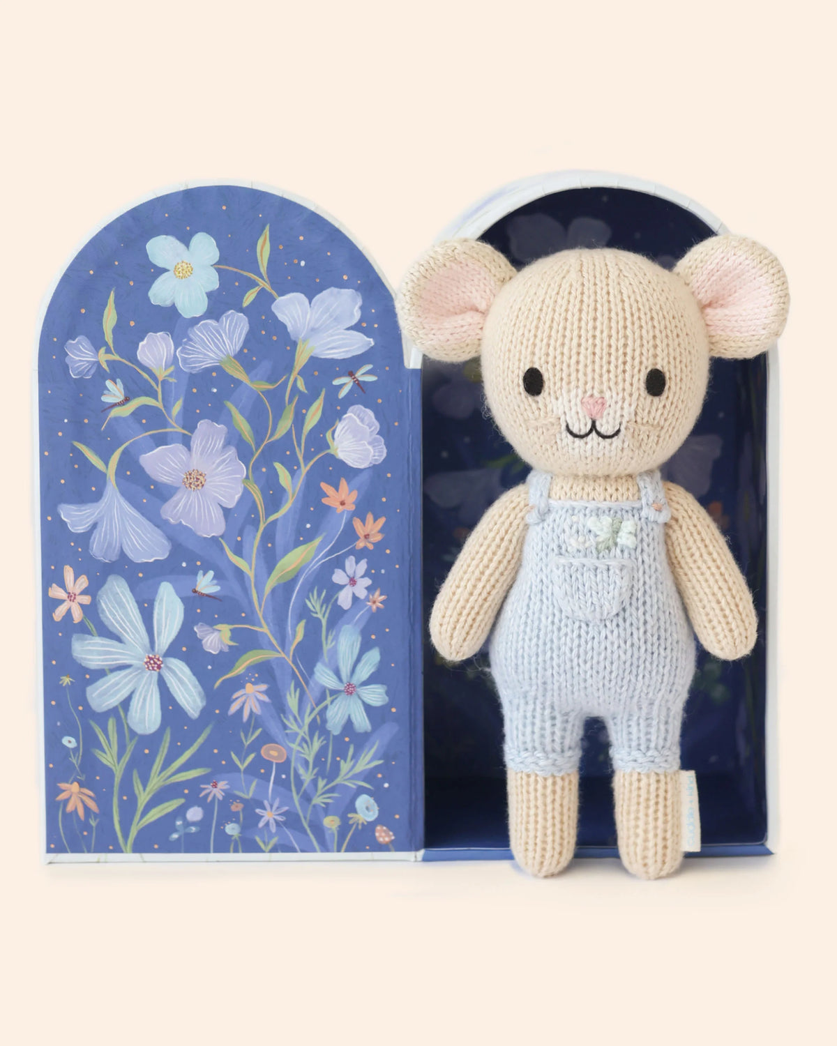 cuddle + kind tiny bailey the mouse