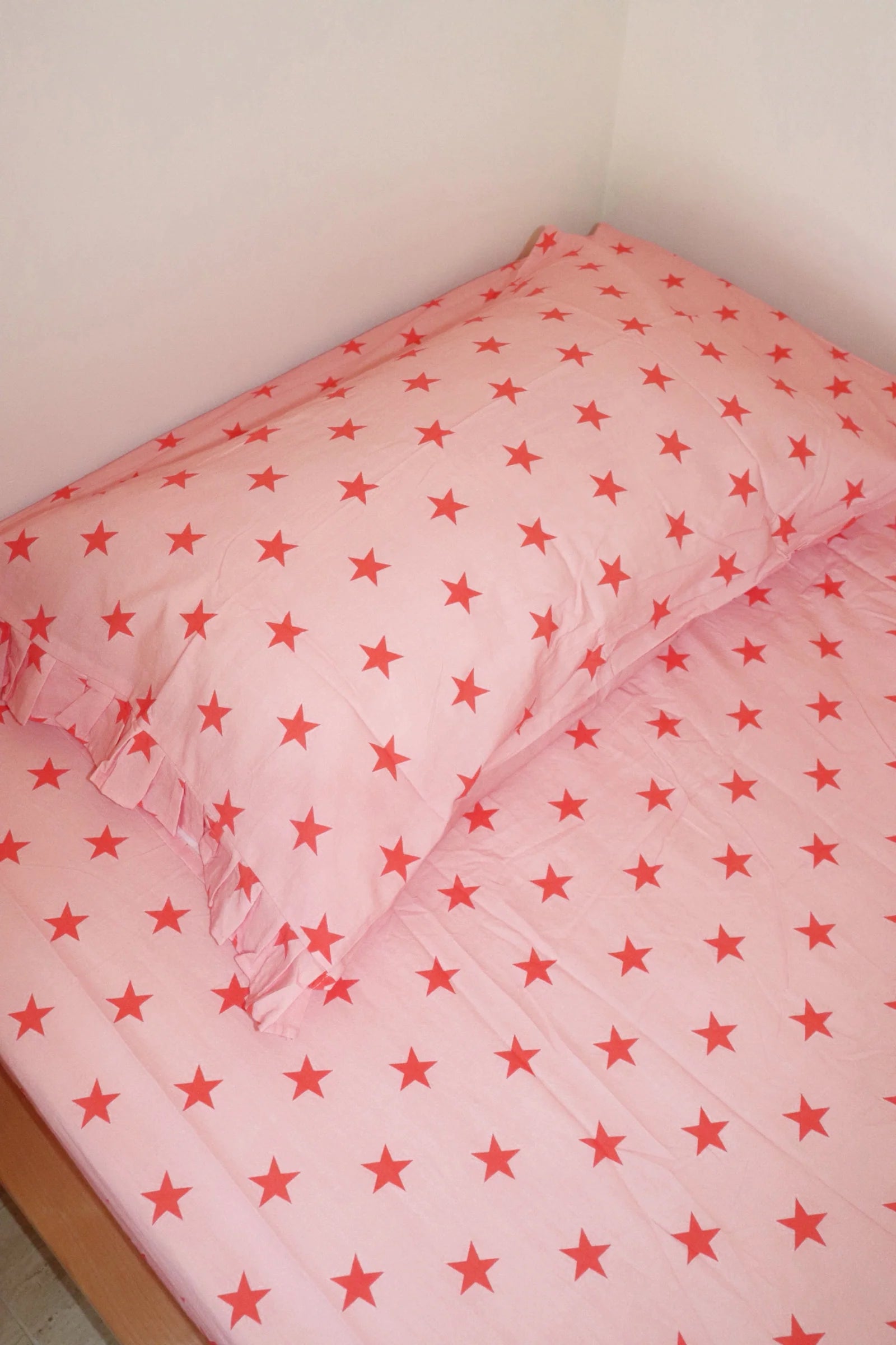 play linen strawberry star pillowcase separates
