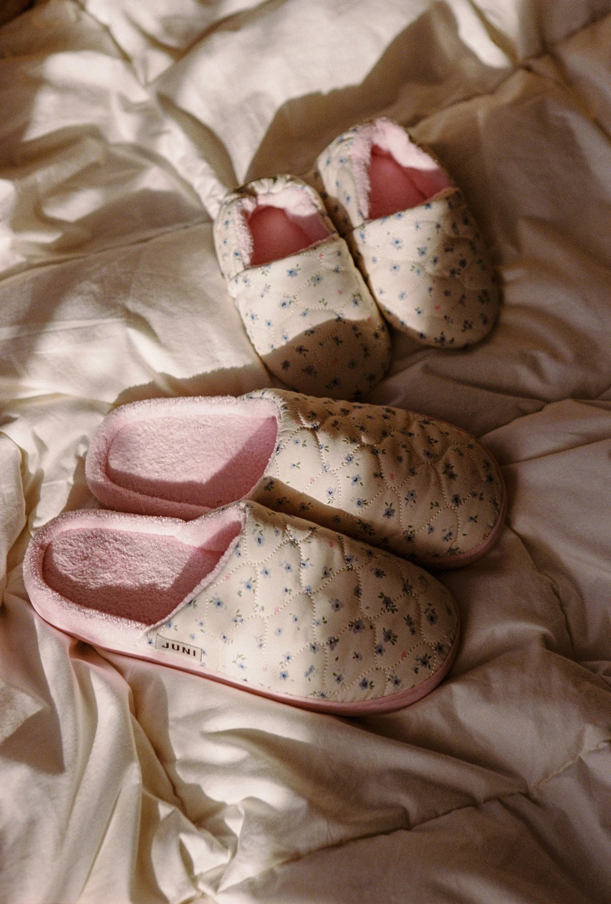 juni jnr slippers - ditsy bloom