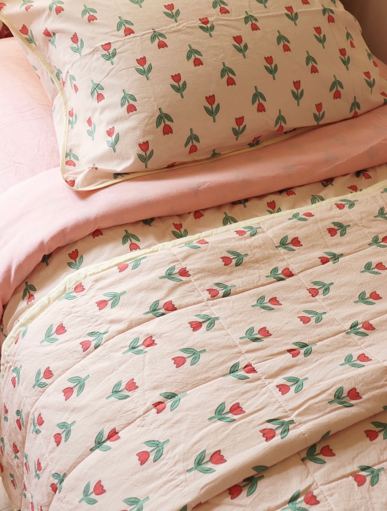 play linen tulip garden reversible quilt
