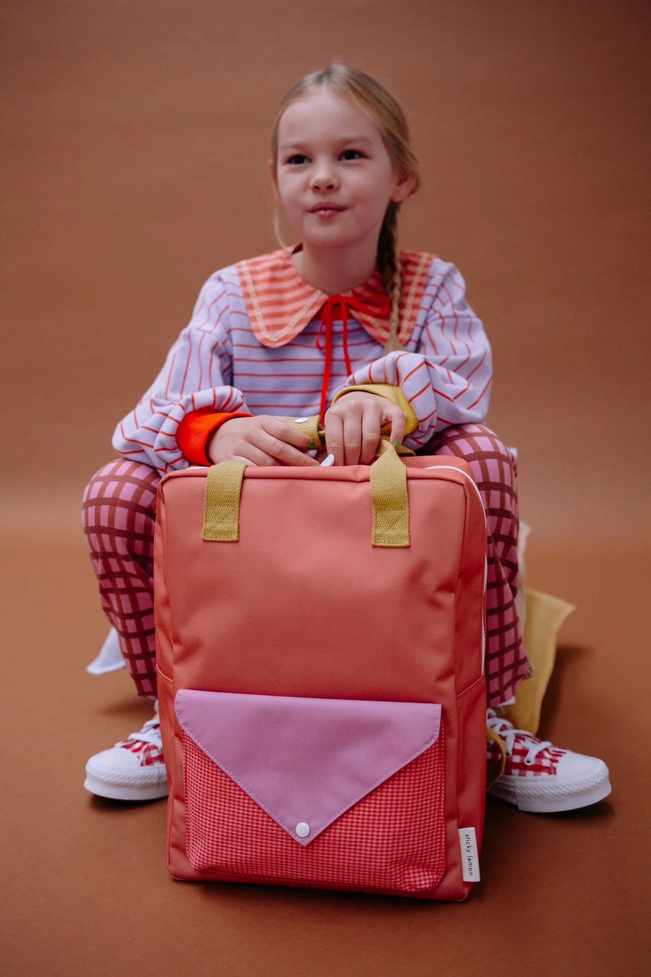 sticky lemon large envelope backpack - maple whirl