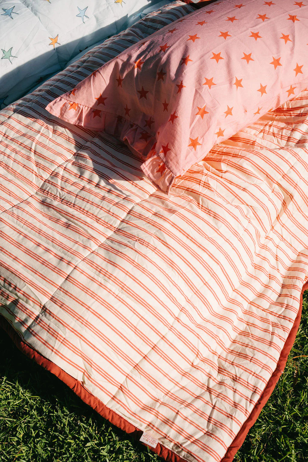 play linen strawberry star fitted sheet set