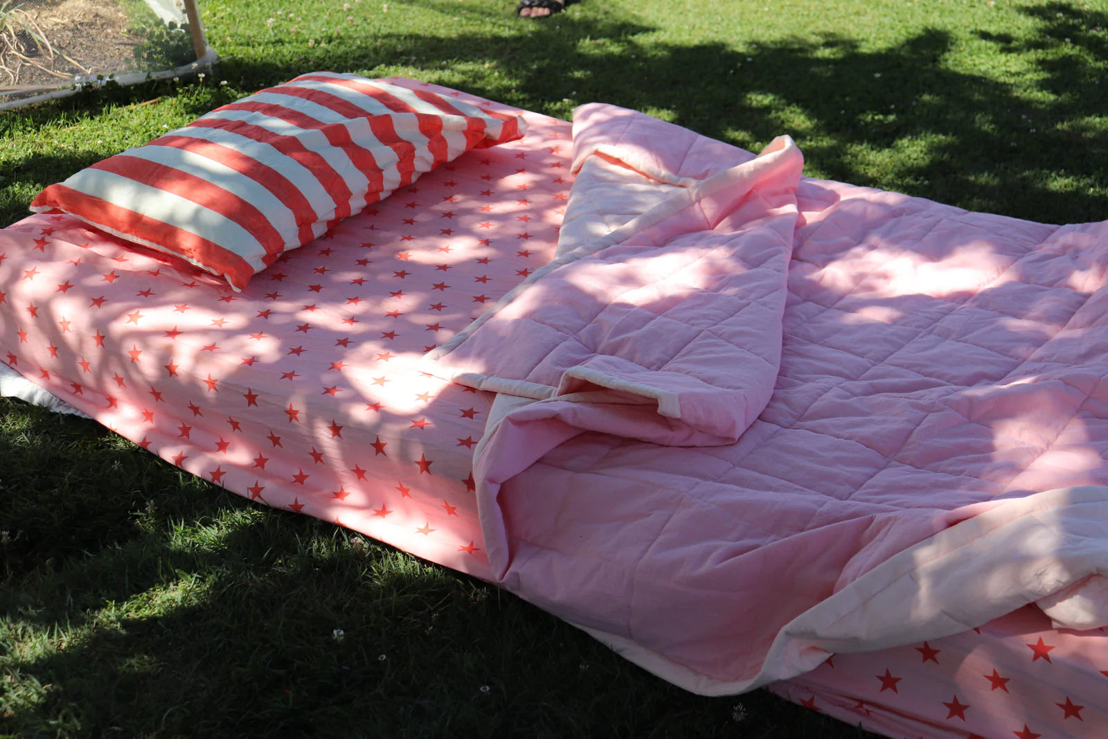 play linen strawberry star fitted sheet set
