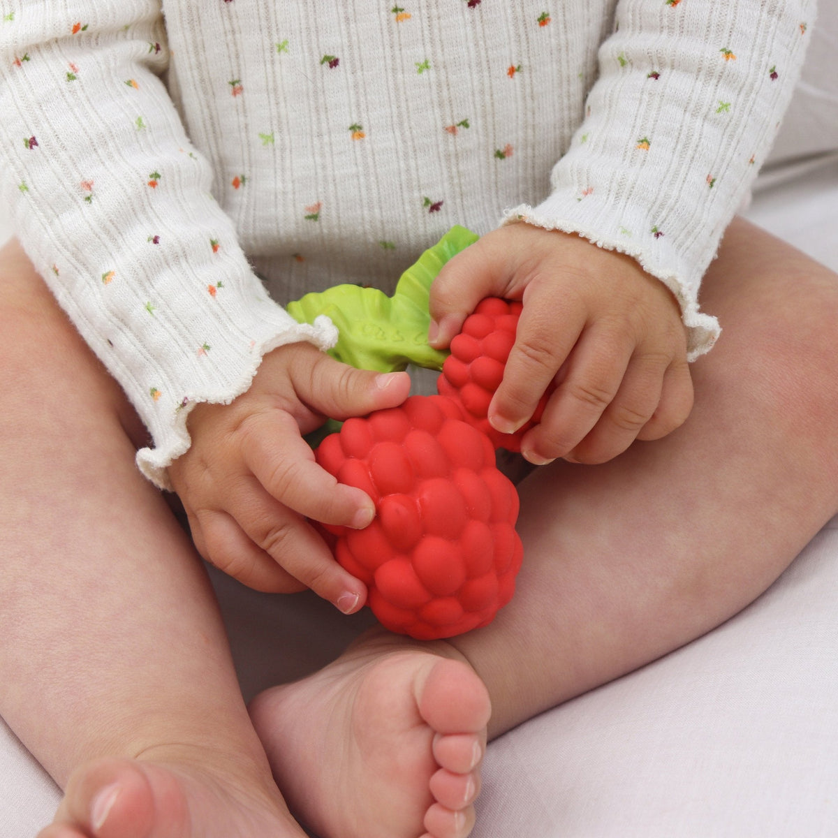 oli & carol - valery the raspberry teether