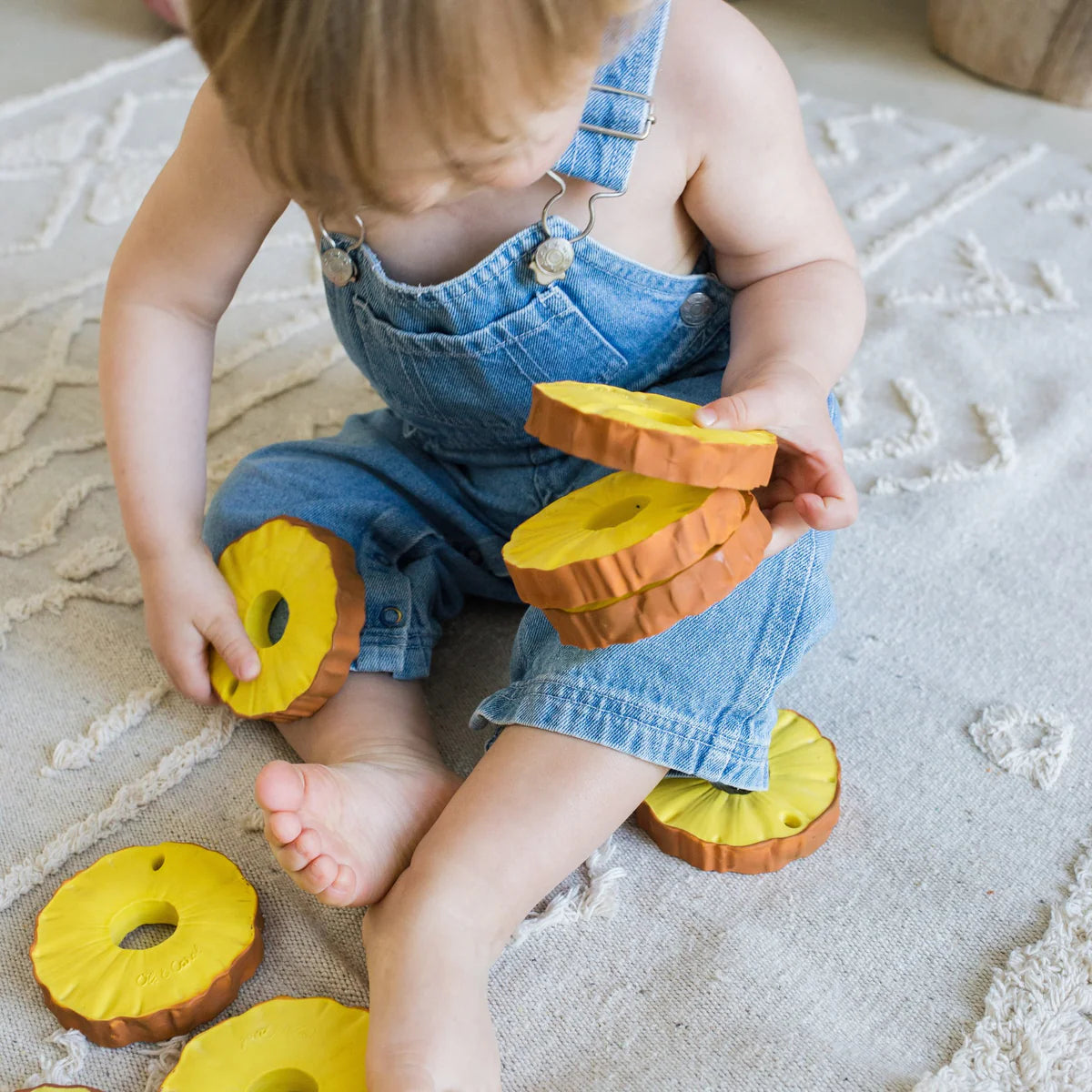 oli & carol - ananas the pineapple teether