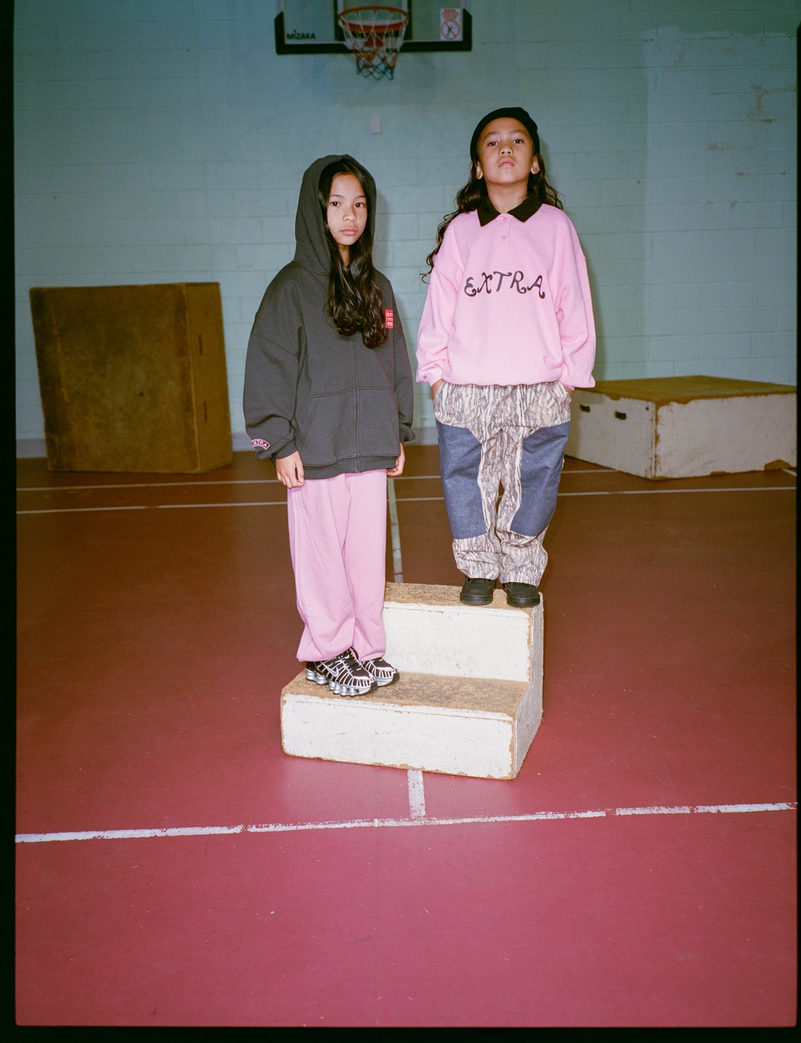 extra extra collar fleece crewneck- pink / black