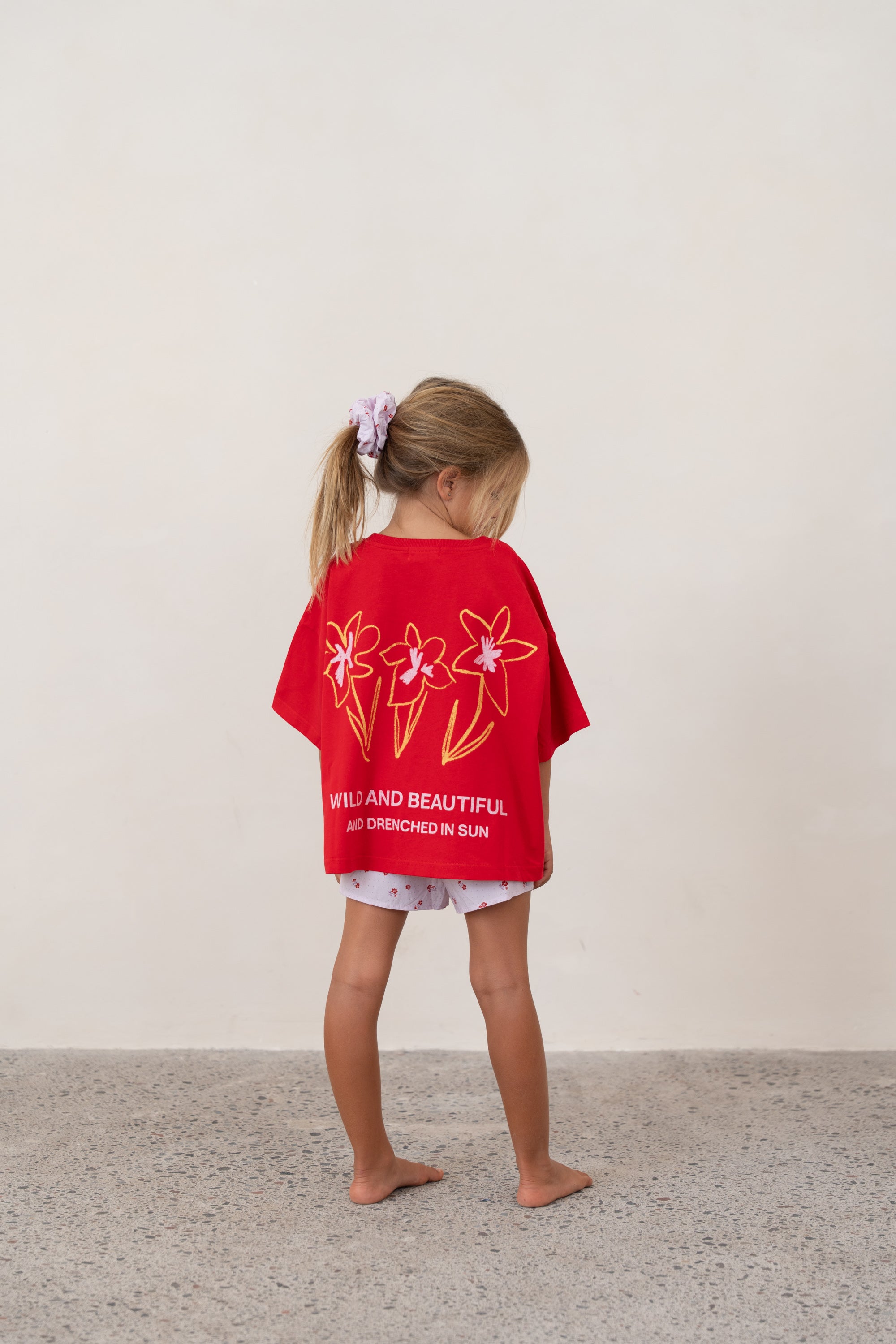 illoura the label live like flowers tee - cherry (pre order)