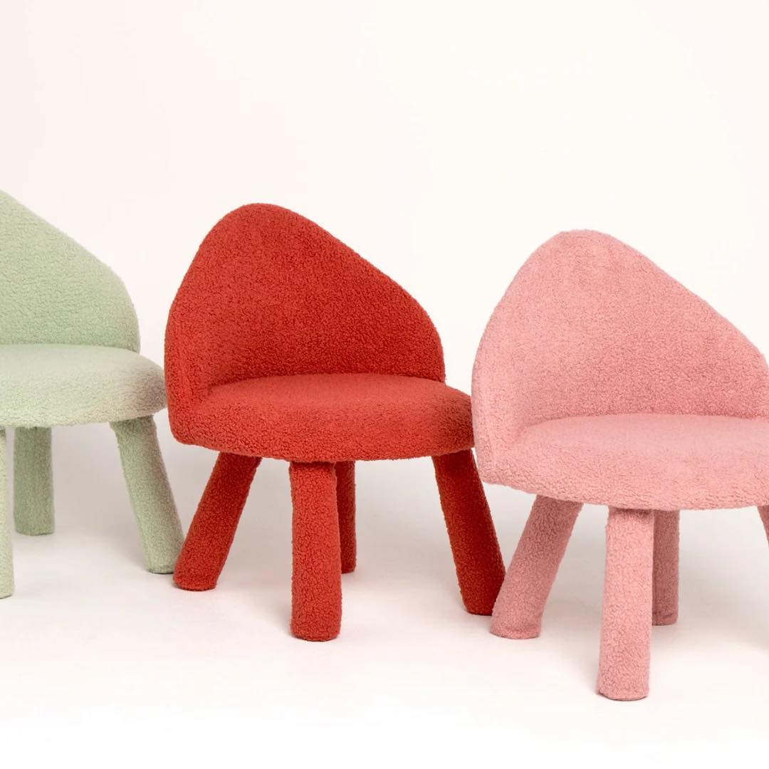 cowrie & conch milkmaid chair - strawberry