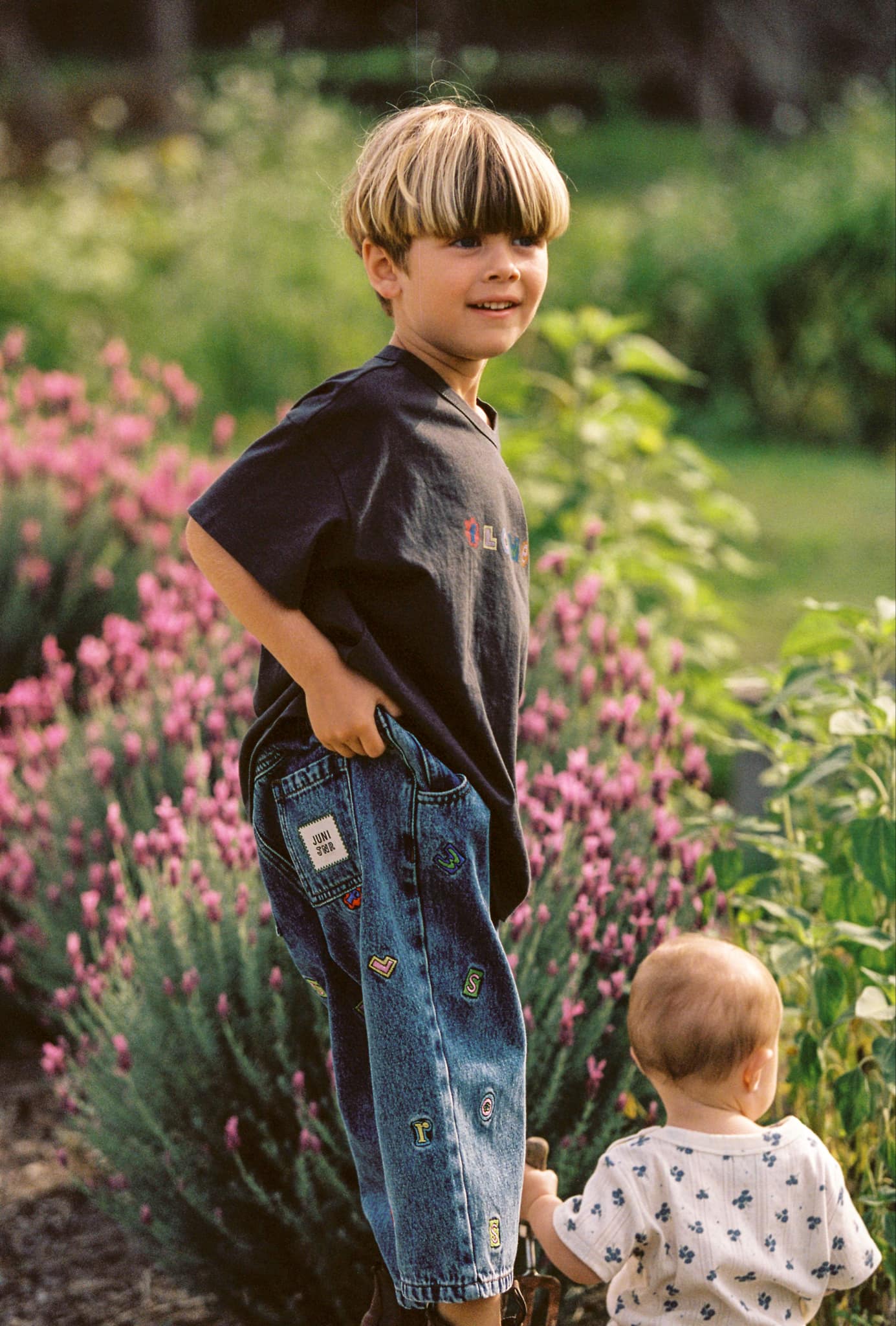 juni jnr flowers tee - washed black