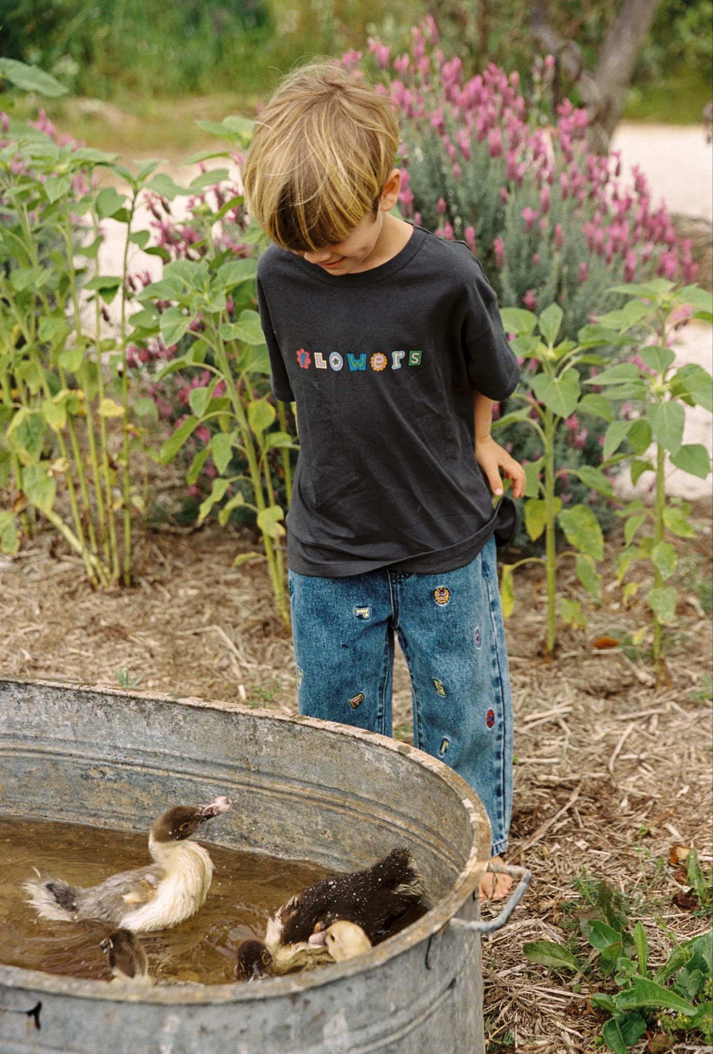 juni jnr flowers tee - washed black