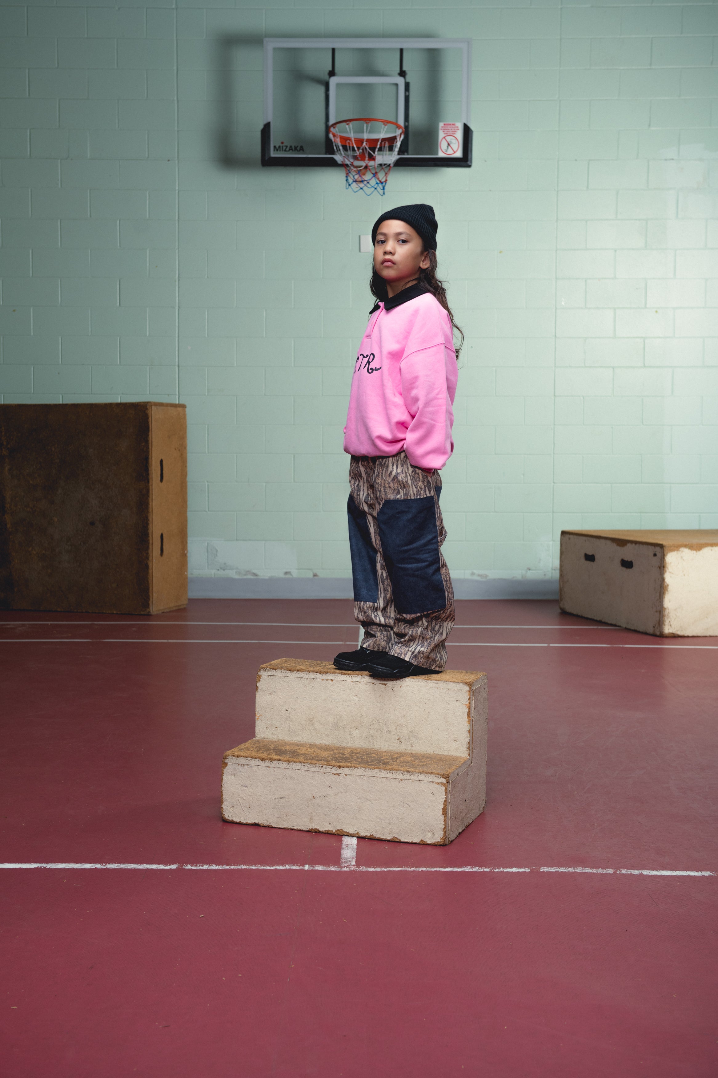 extra extra collar fleece crewneck- pink / black