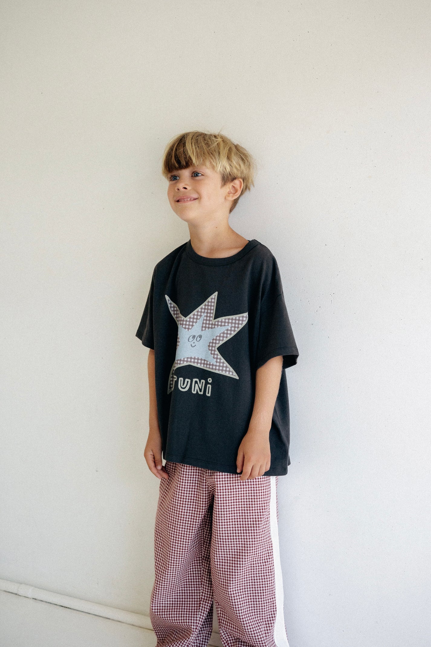 juni jnr finn tee - washed black