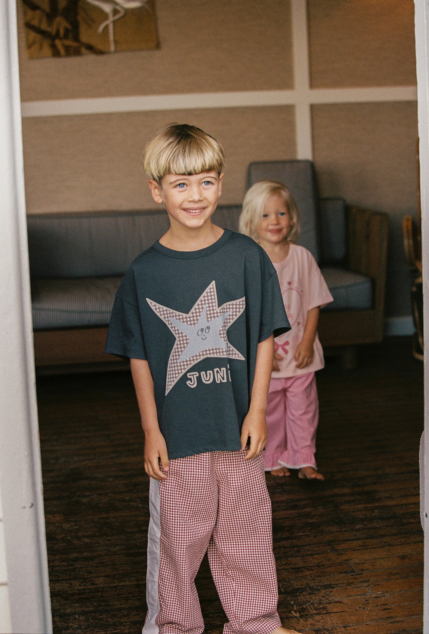 juni jnr finn tee - washed black