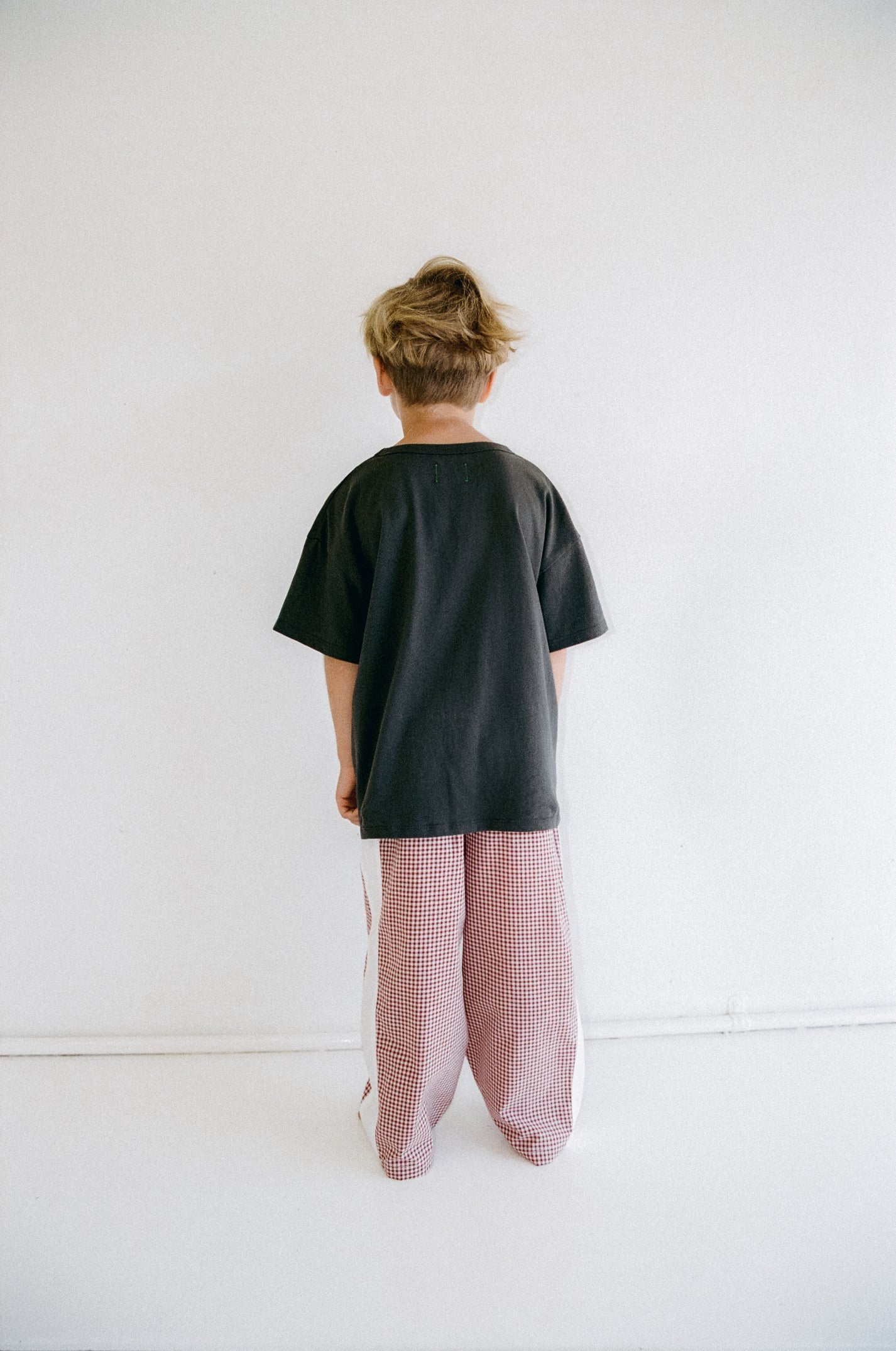 juni jnr finn tee - washed black