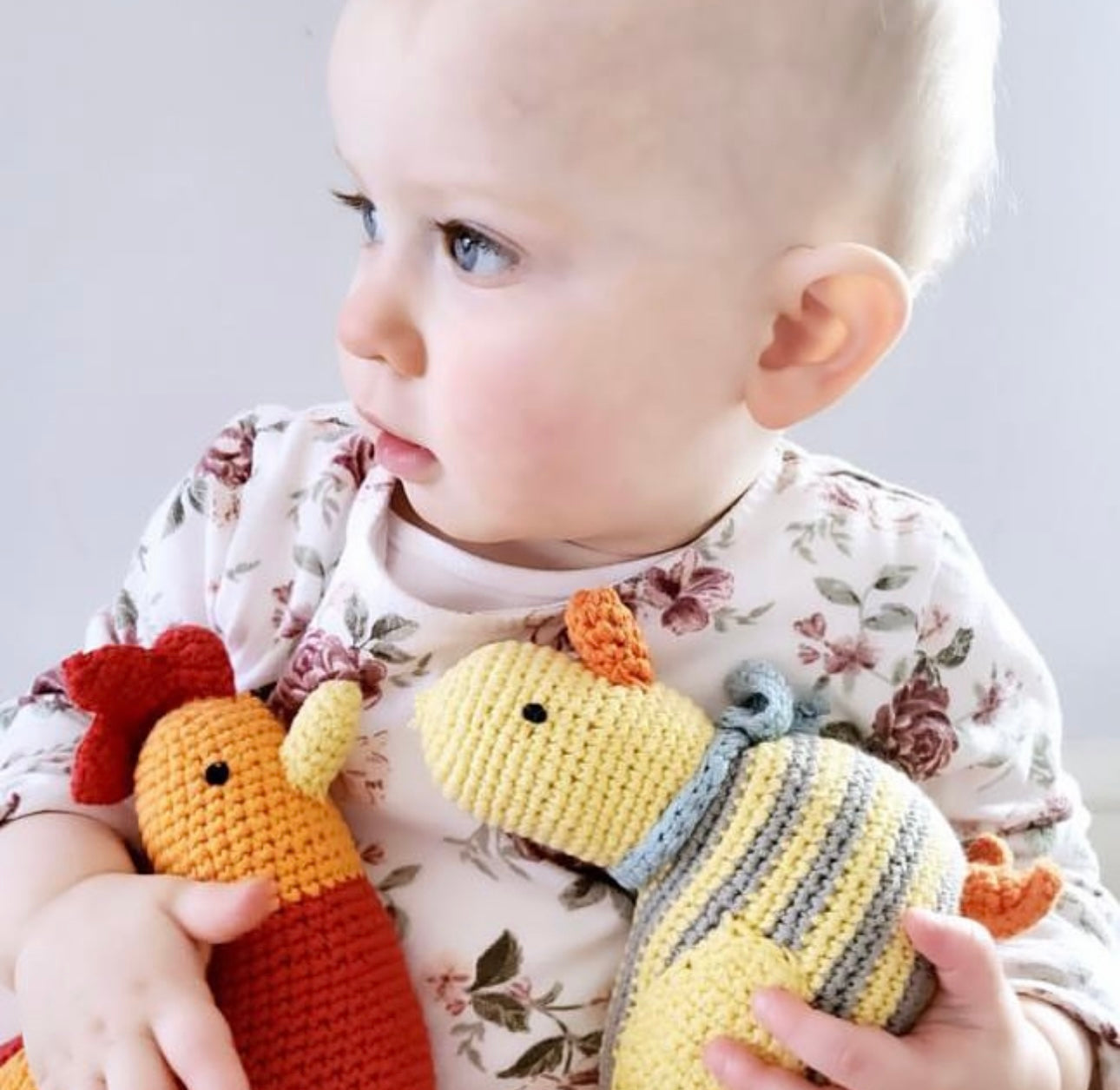 pebble child duck stripey rattle - yellow