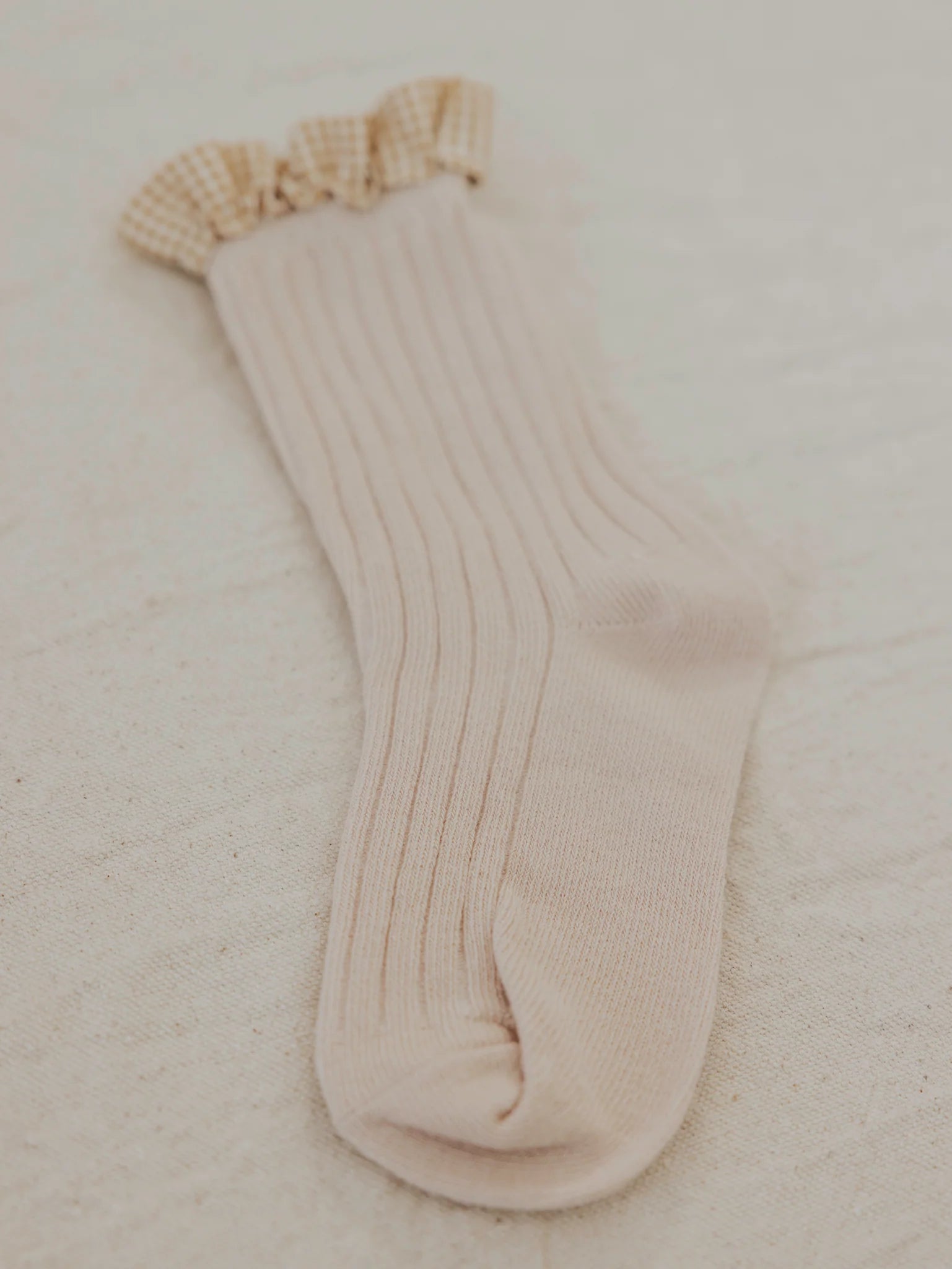 valencia frilly socks - oat