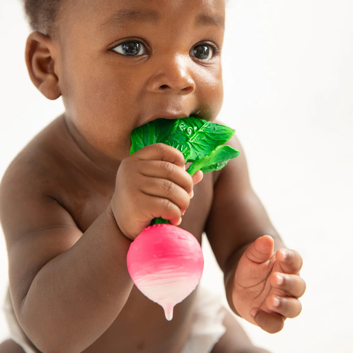 oli & carol - ramona the radish teether