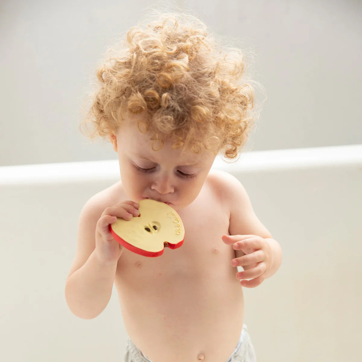 oli & carol - pepita the apple teether