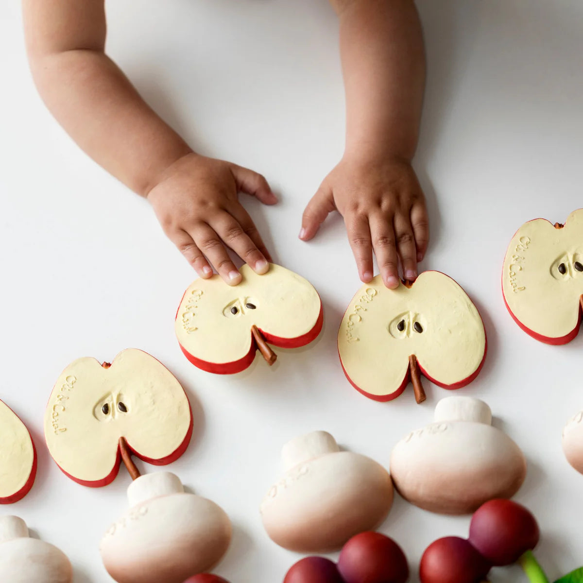 oli & carol - pepita the apple teether