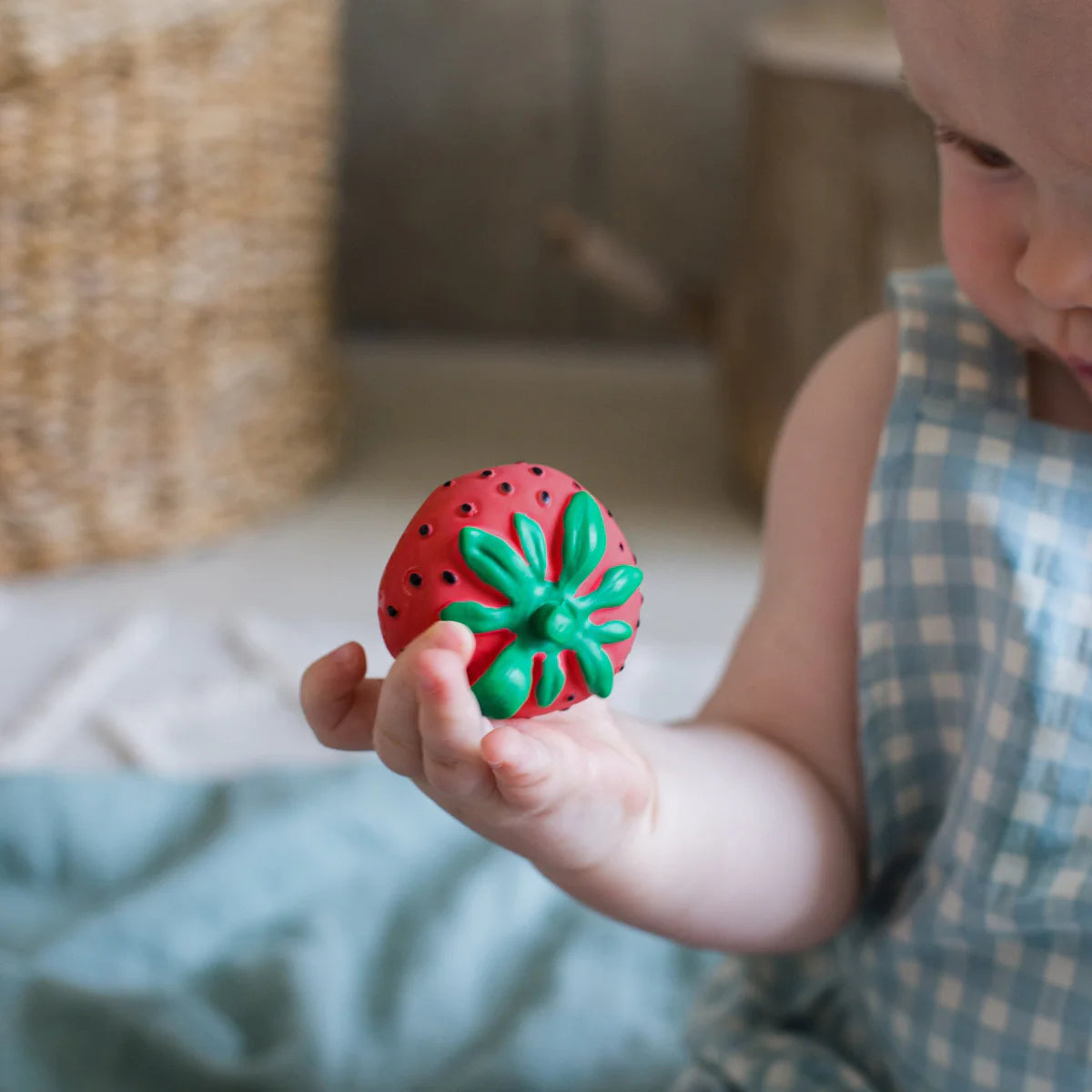 oli & carol - sweetie the strawberry teether