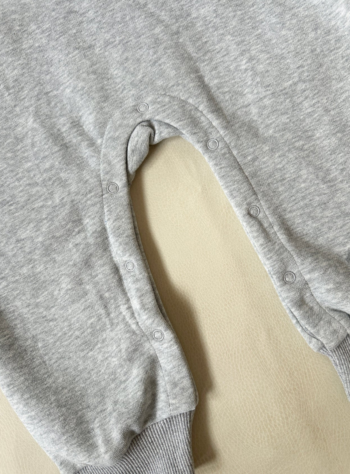 tiny trove otto puff logo circle romper - grey marle