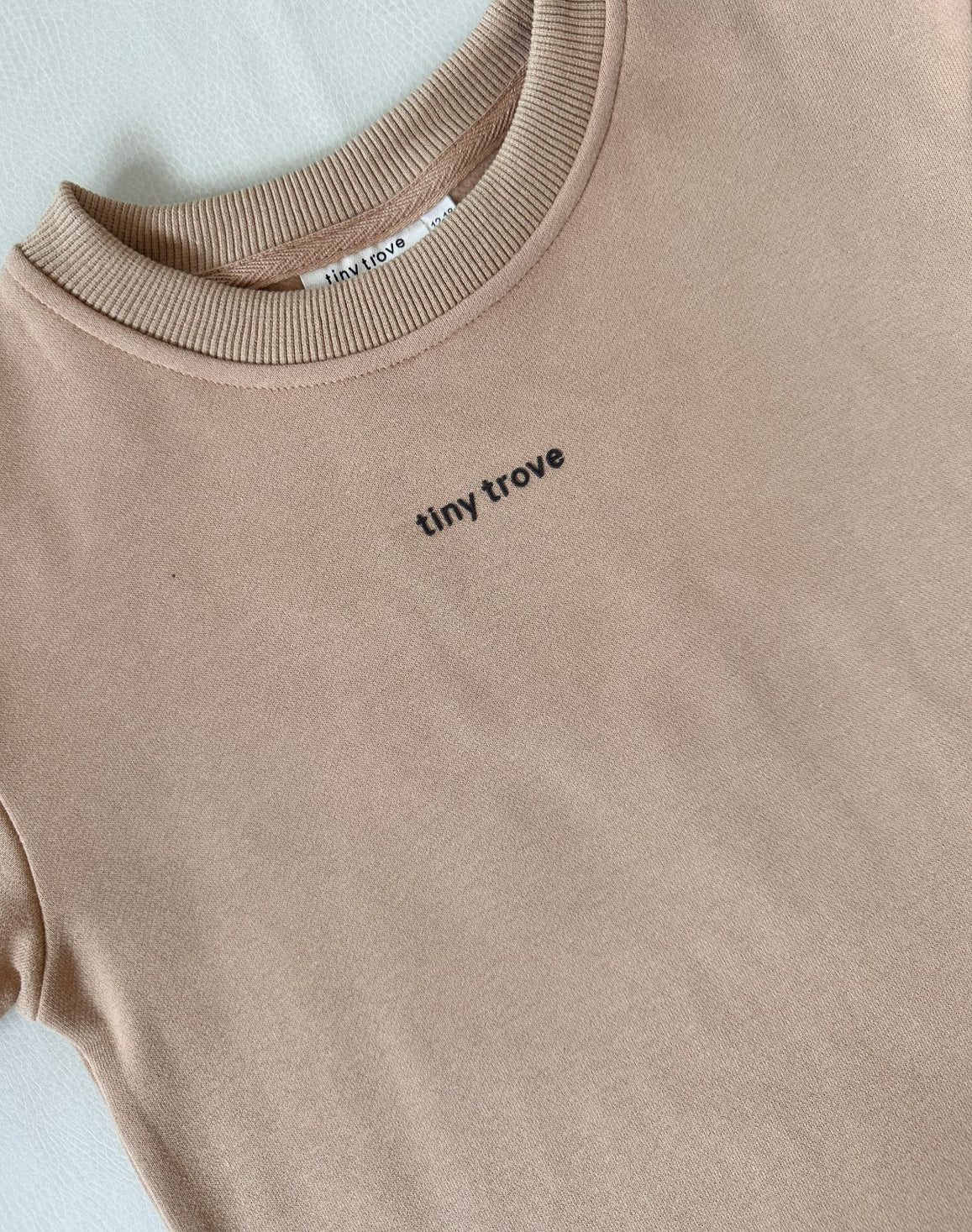 tiny trove otto puff logo circle romper - fawn
