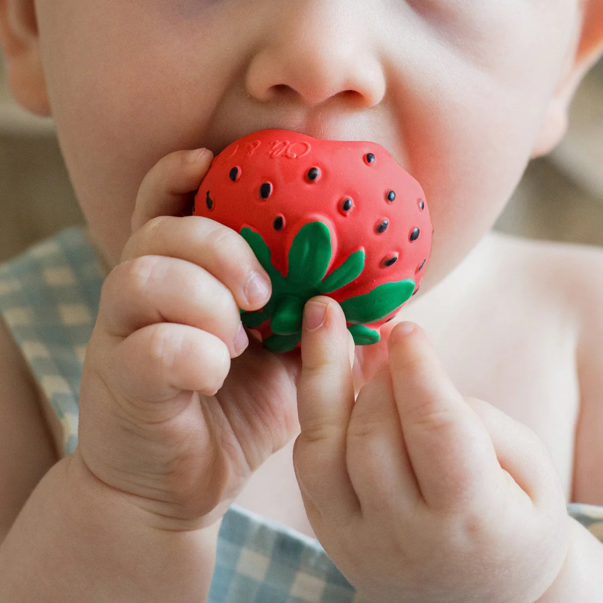 oli & carol - sweetie the strawberry teether