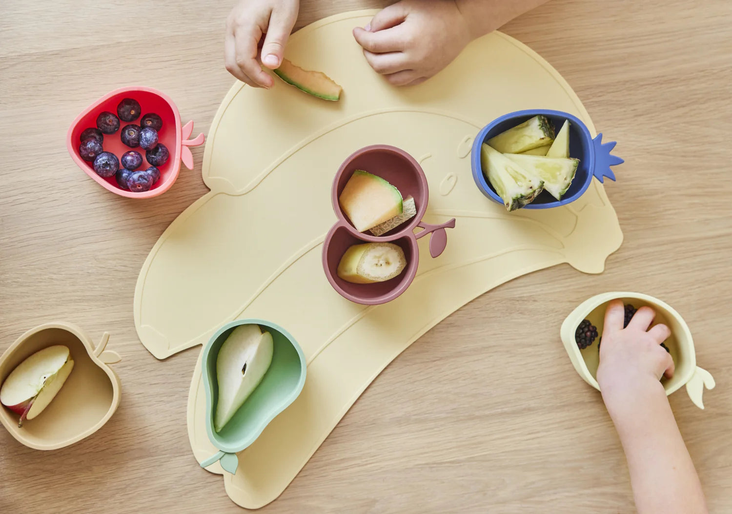 oyoy strawberry & cherry snack bowl