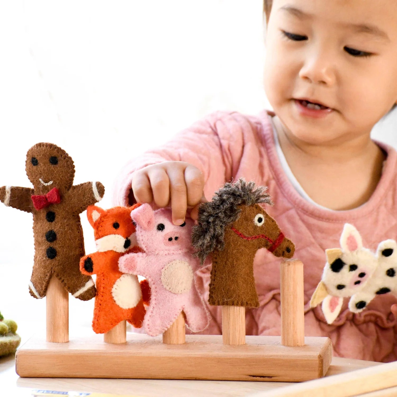 tara treasures finger puppet stand (5 rods)