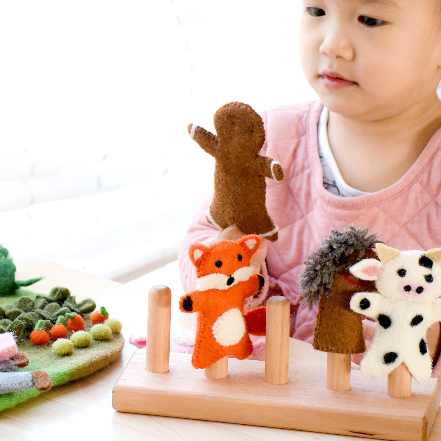 tara treasures finger puppet stand (5 rods)