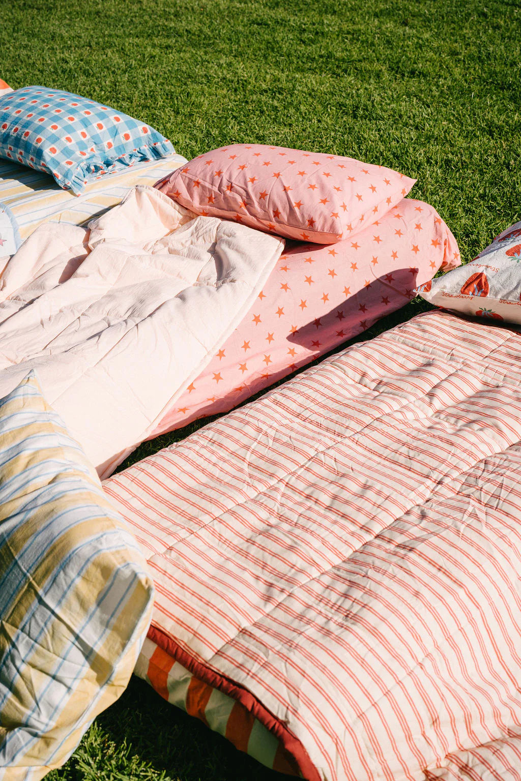 play linen strawberry star fitted sheet set