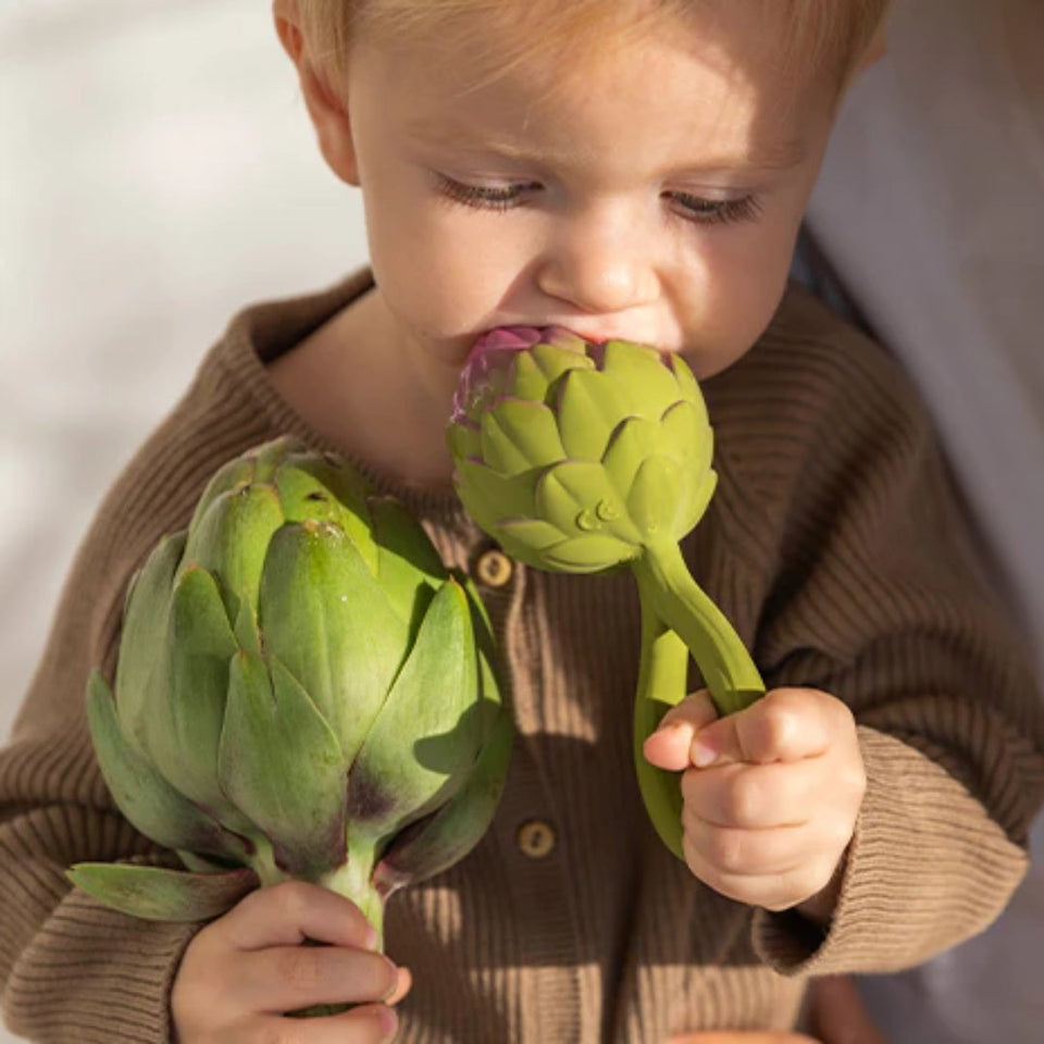oli & carol rattle toy - artichoke