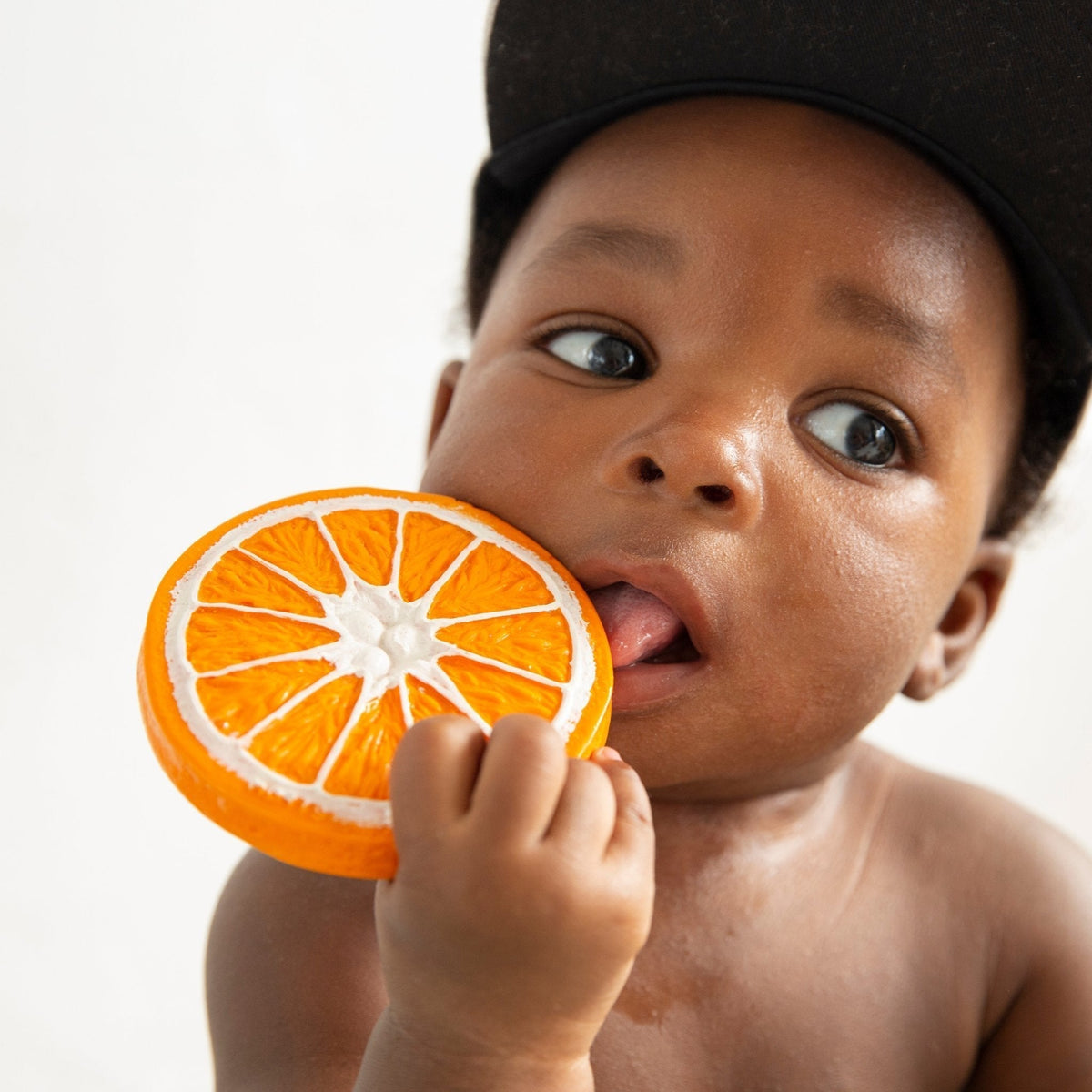 oli & carol - clementino the orange teether
