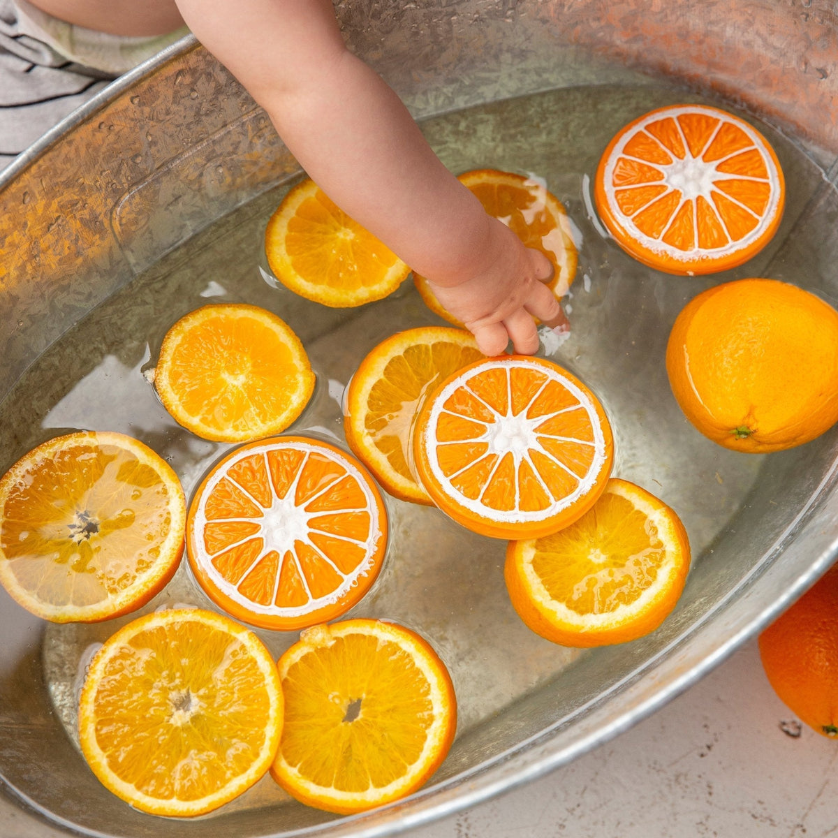 oli & carol - clementino the orange teether