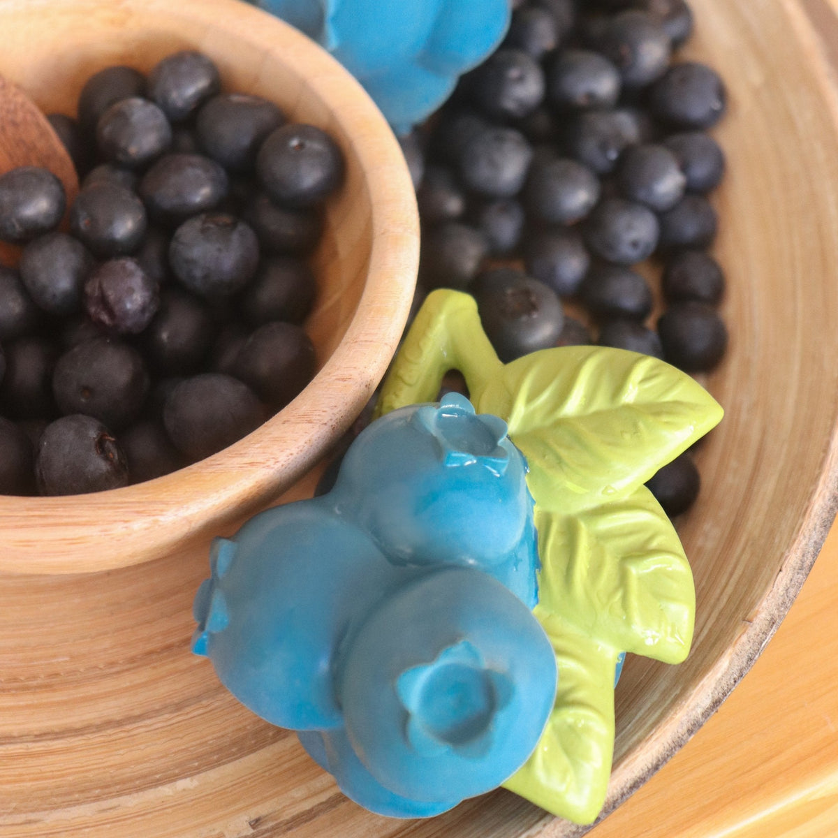 oli & carol - jerry the blueberry teether