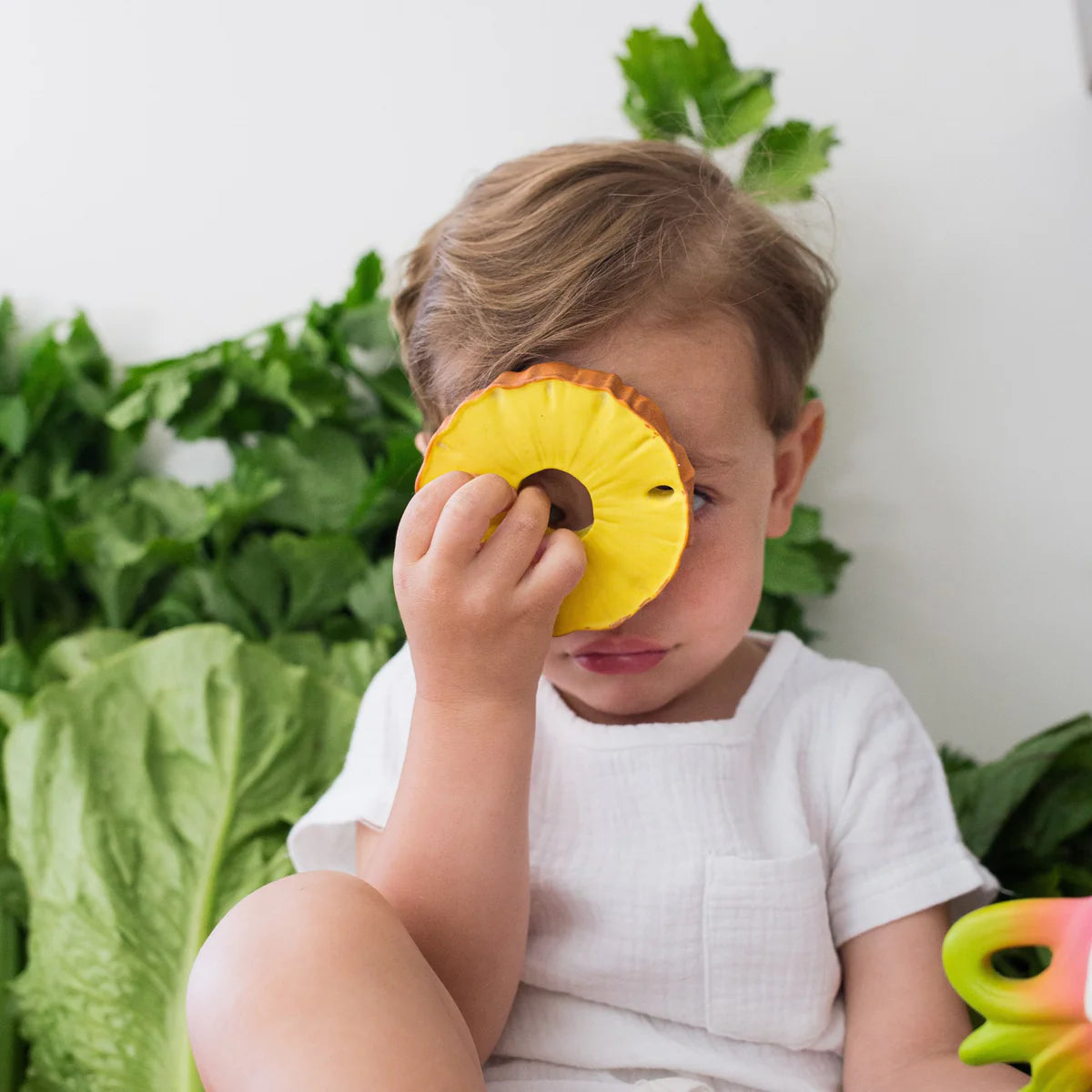 oli & carol - ananas the pineapple teether