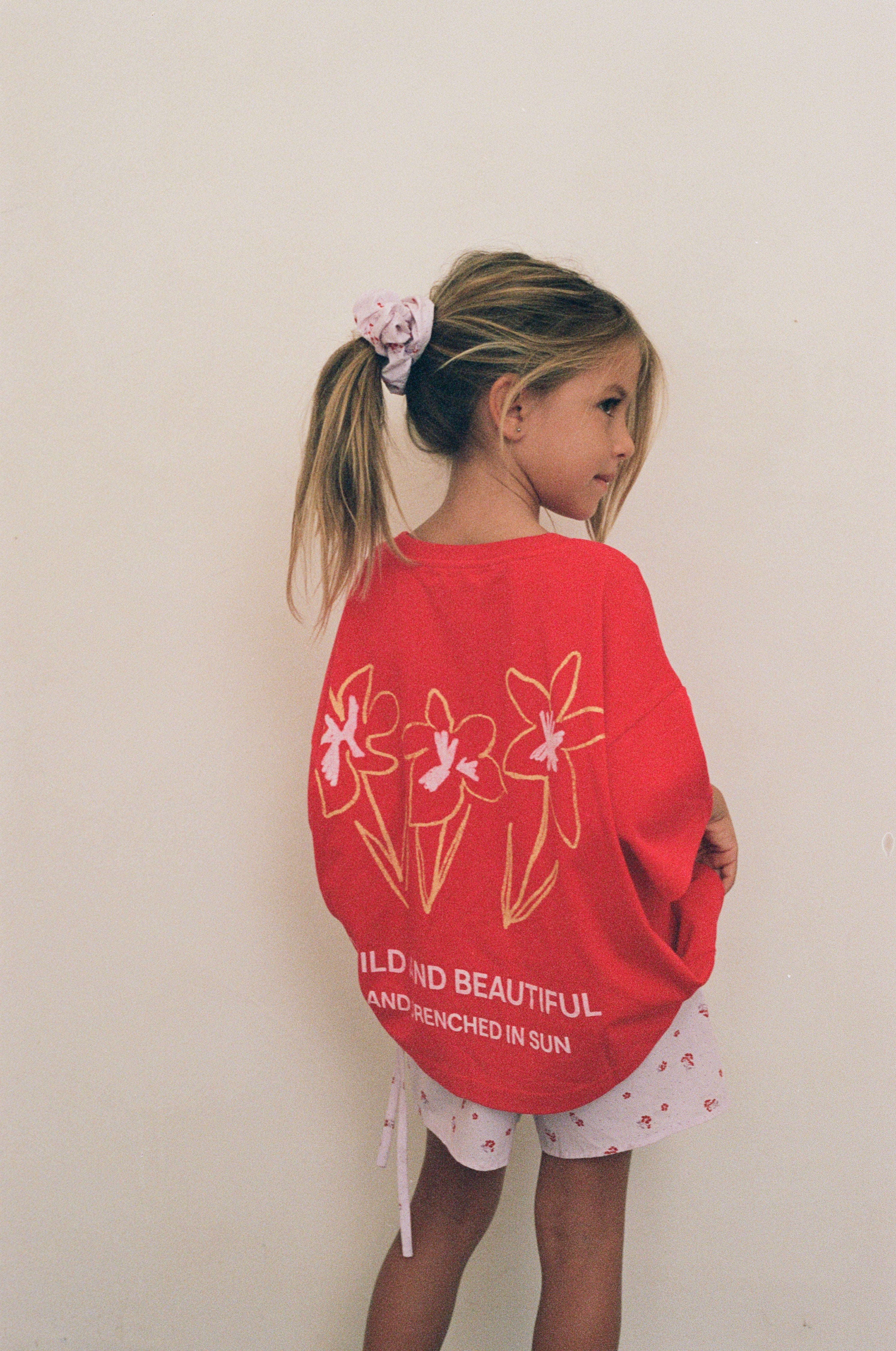 illoura the label live like flowers tee - cherry (pre order)