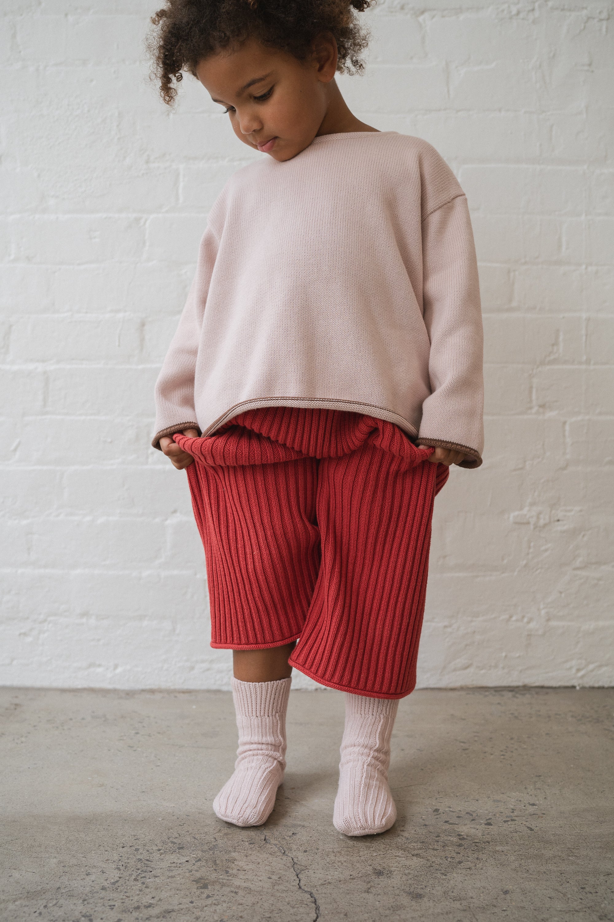 illoura the label essential knit pants - chilli