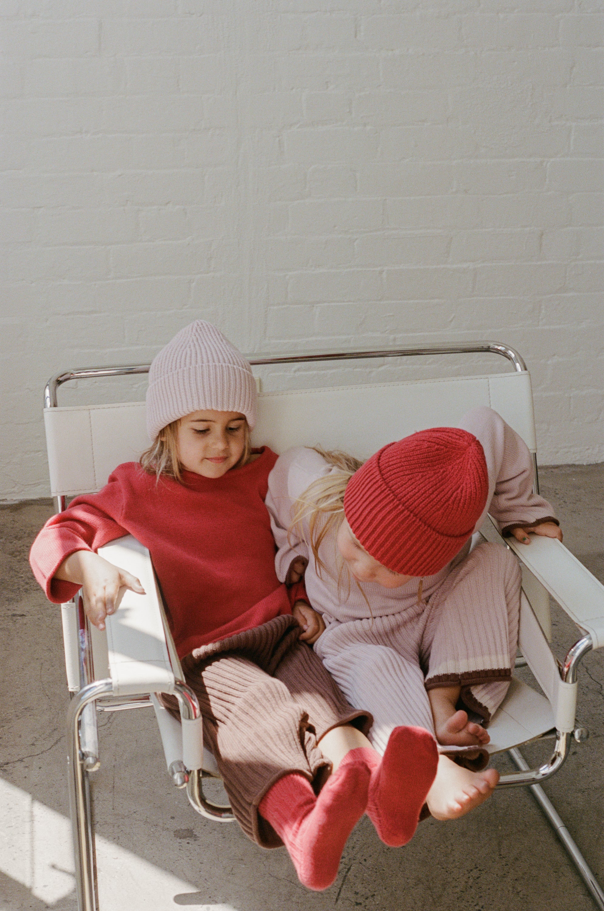 illoura the label knit beanie - chilli