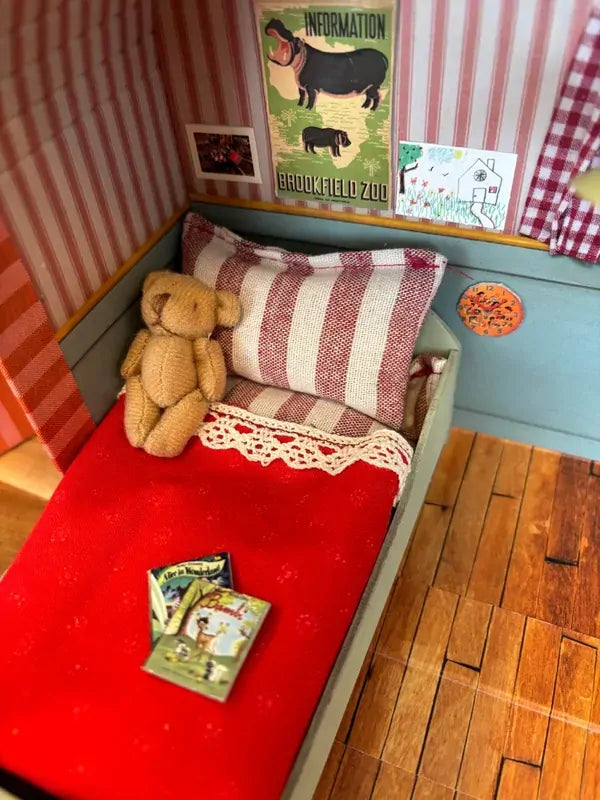 sam & julia mouse mansion to go - bedroom