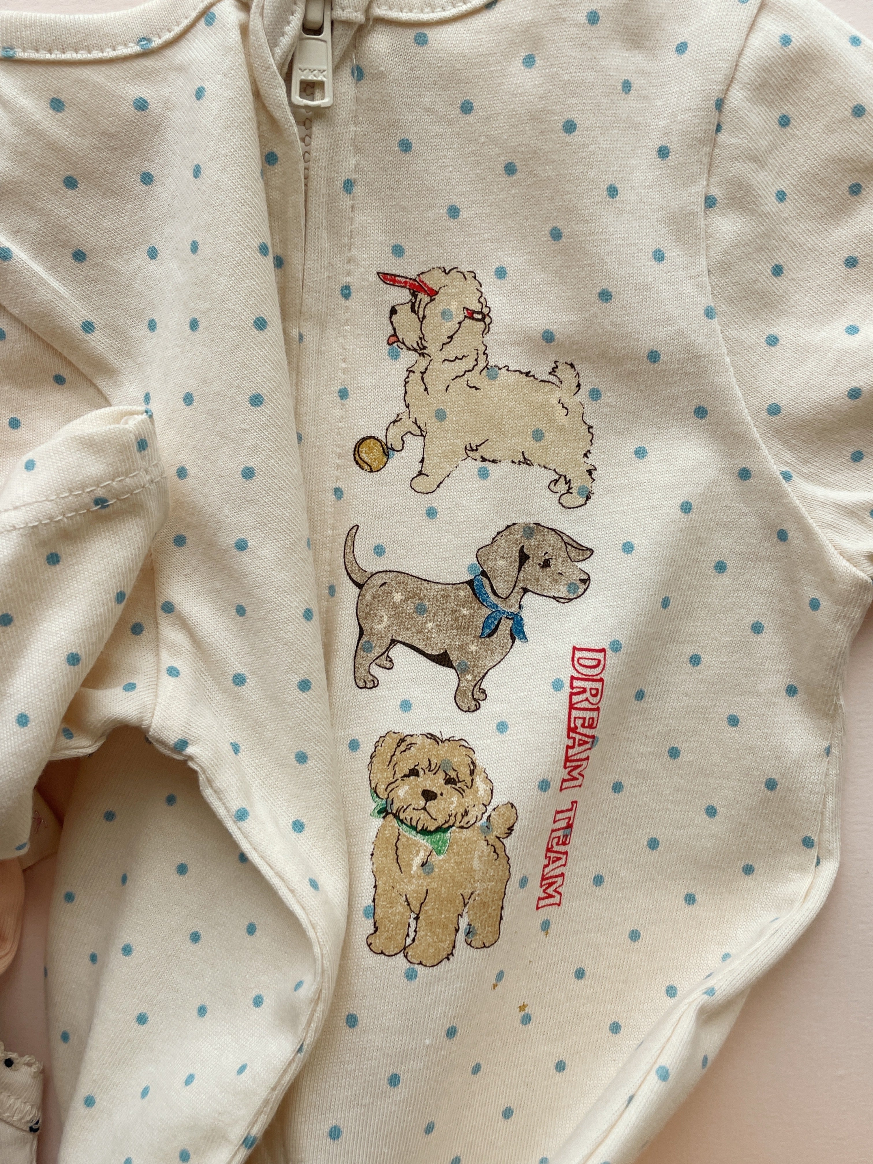 konges slojd gio zip onesie gots - dream team - pre order