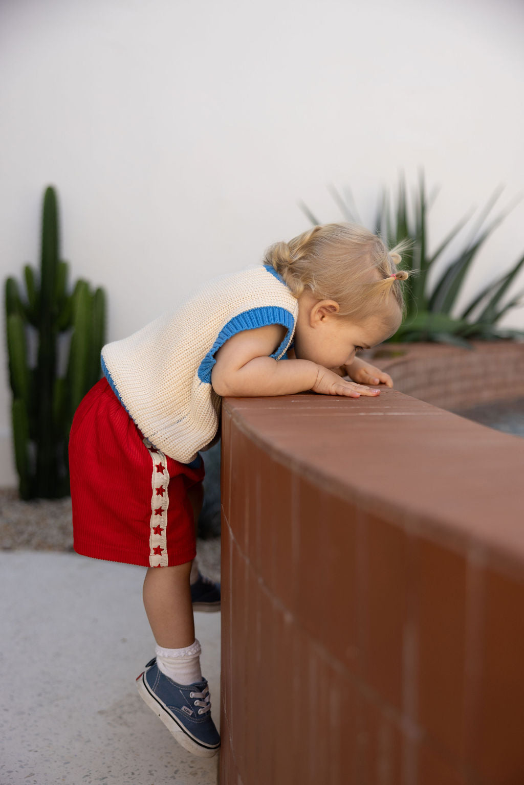 sunday siblings playtime cord shorts - red